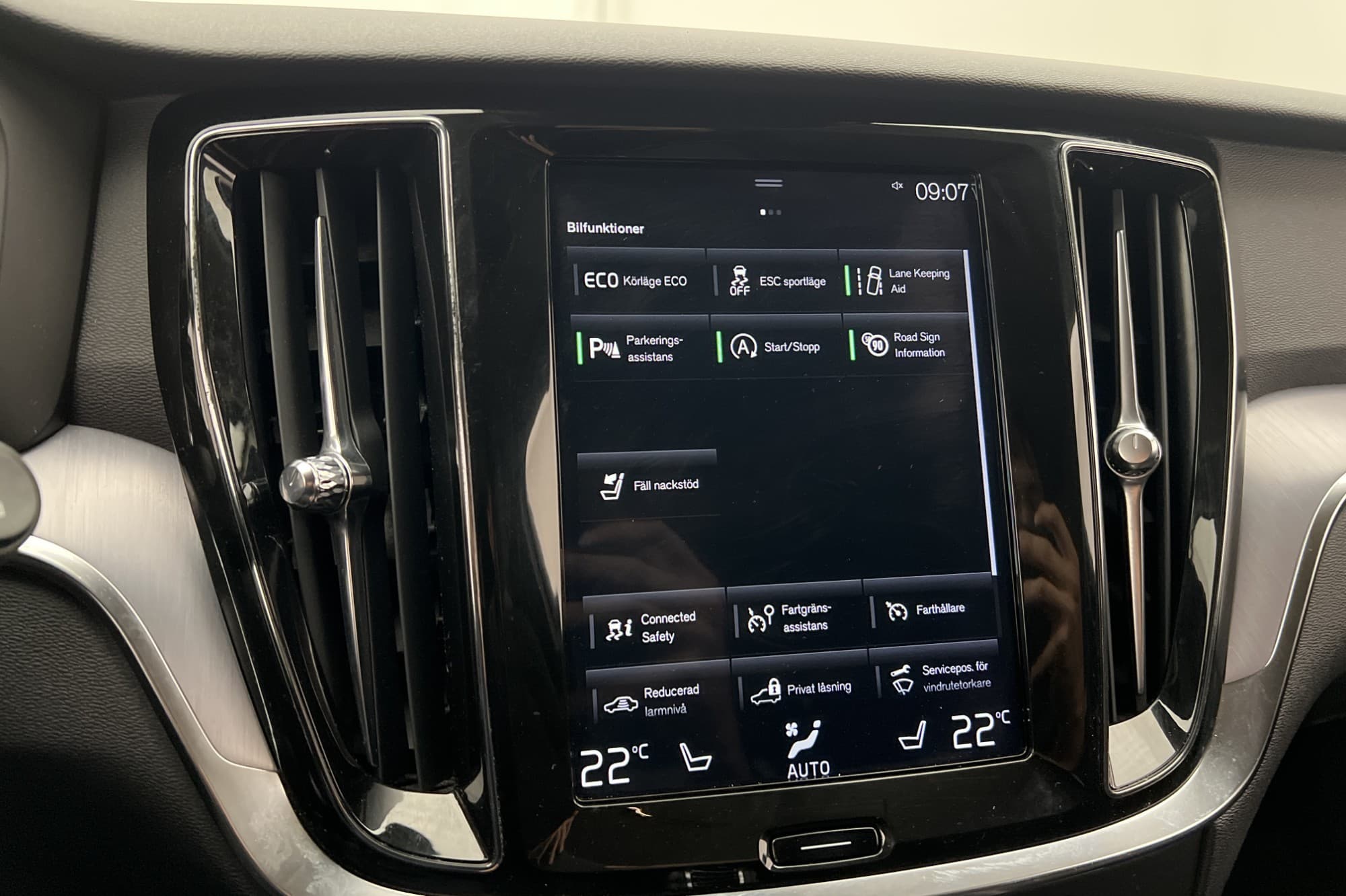 Volvo V60 D3 150hk Advanced VOC D-Värmare CarPlay Drag MOMS