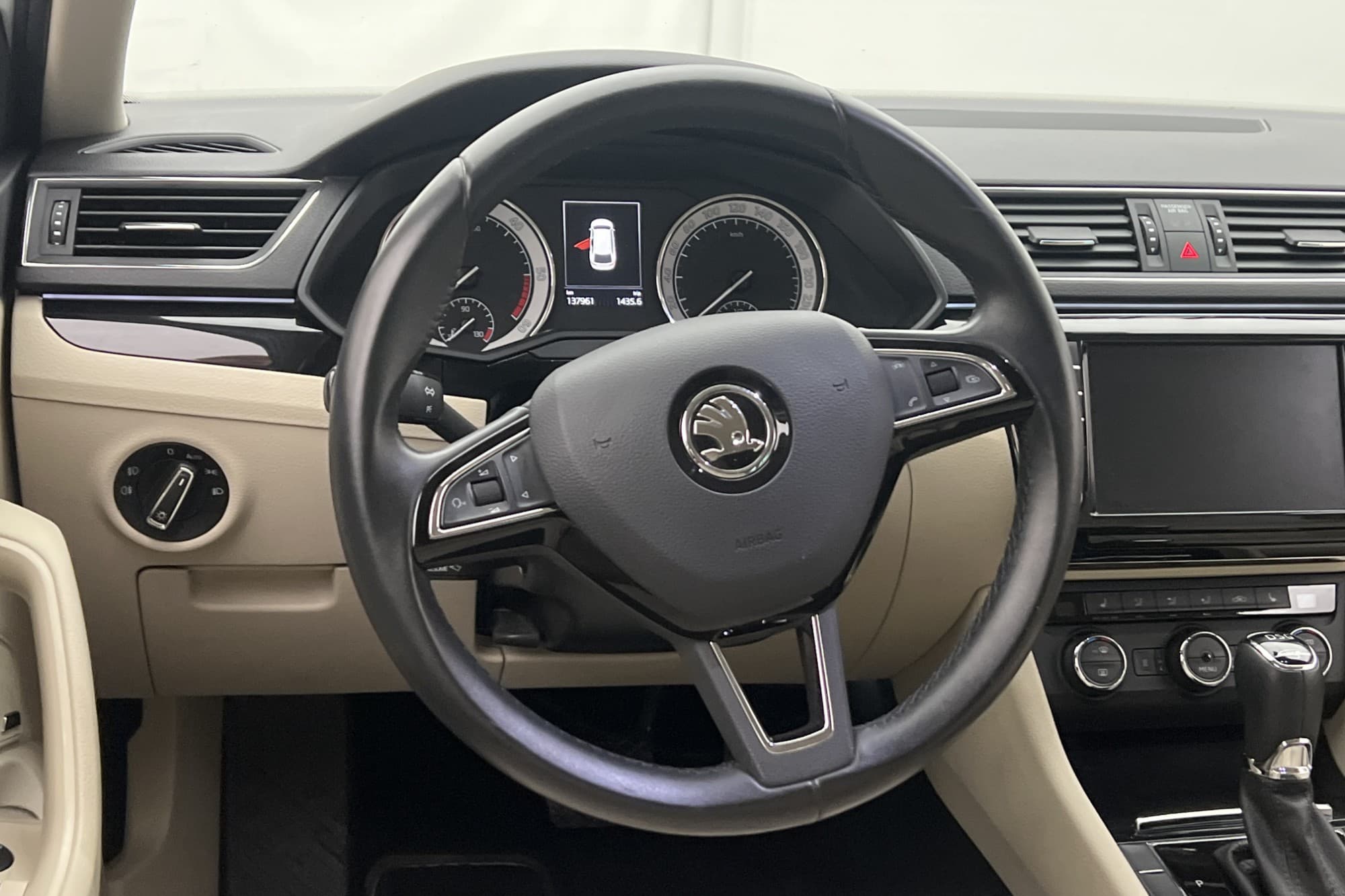 Skoda Superb Kombi 4x4 190hk L&K Värmare Kamera CarPlay Drag
