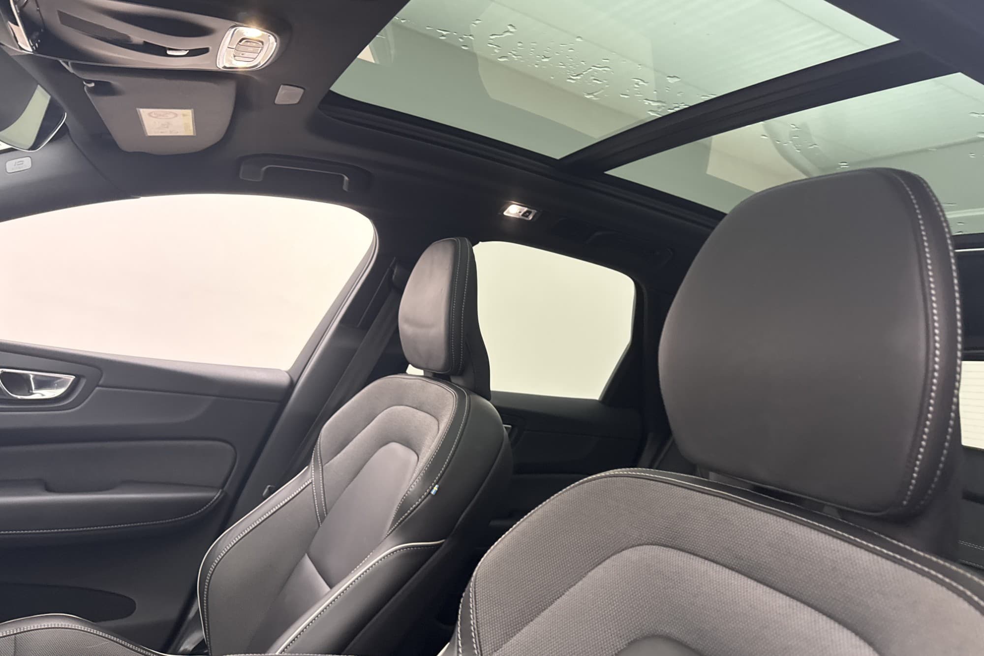 Volvo XC60 Recharge T6 AWD R-Design Värmare Pano 360 H/K