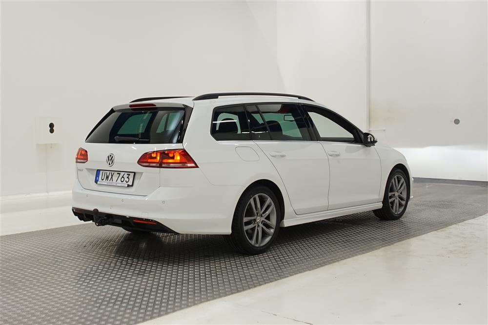 Volkswagen Golf 150hk Full R-Line Pluspaket Backkamera Dragexteriör