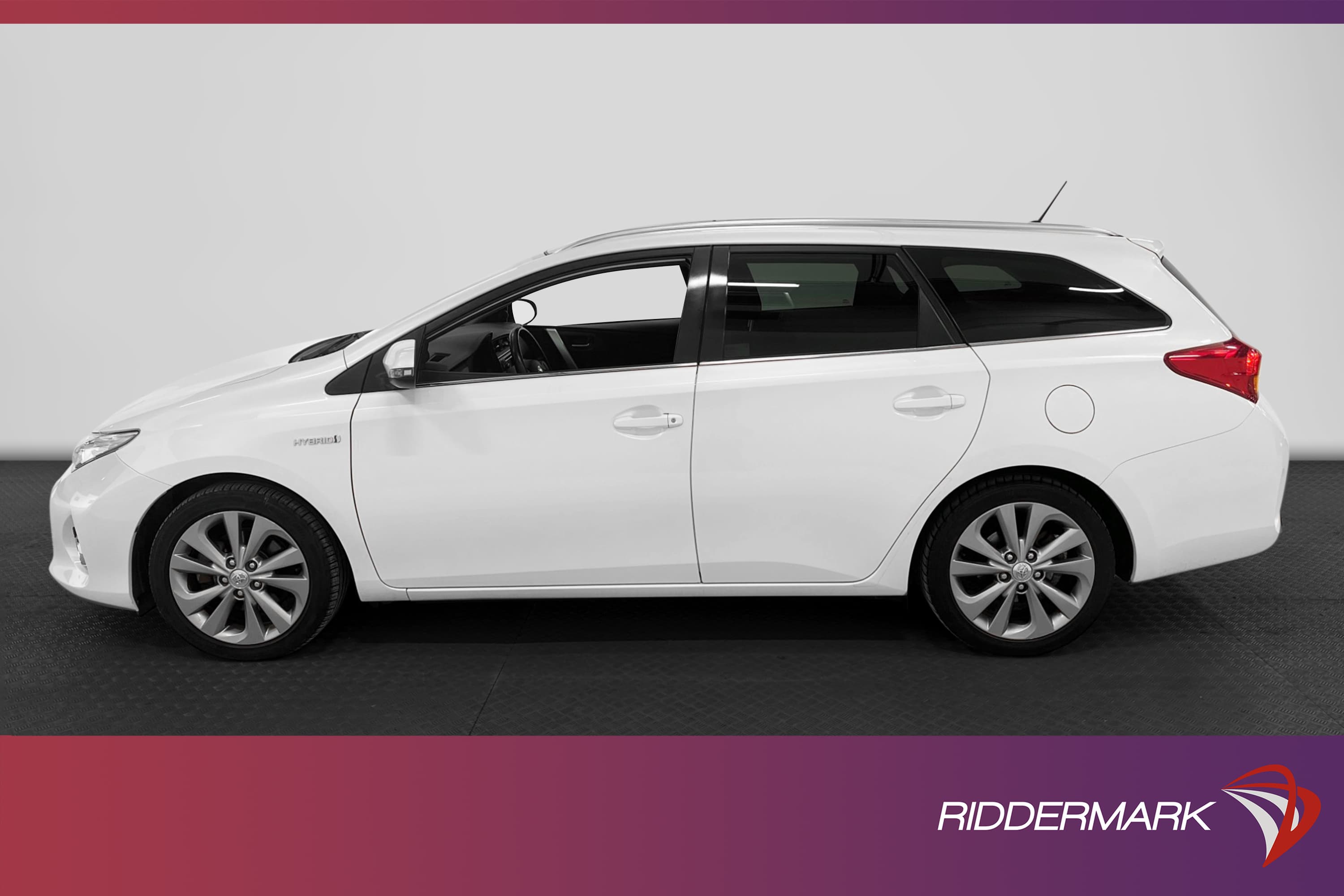 Toyota Auris TS Hybrid e-CVT 136hk