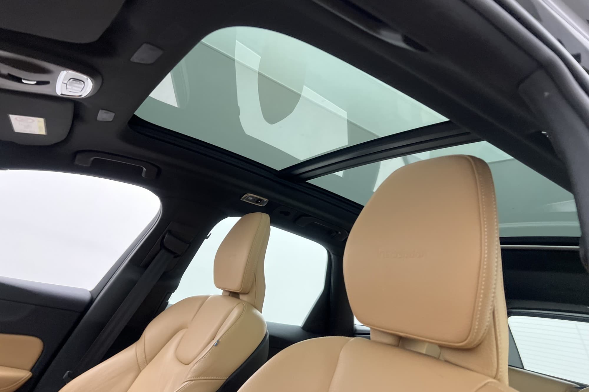 Volvo XC60 Recharge T8 Inscription VOC Värm Pano Skinn Drag