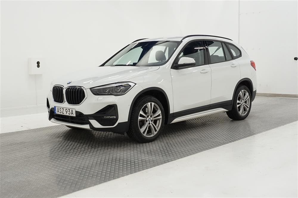 BMW X1 xDrive20d 190hk Sport Line Moms HUD HiFi Navi Dragexteriör