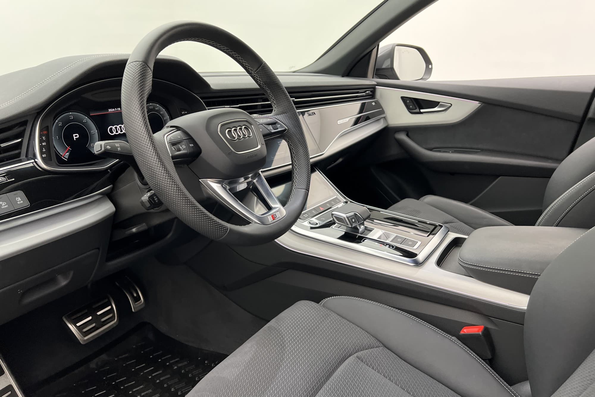 Audi Q8 50 TDI Quattro 286hk S-Line Cockpit Luft Drag MOMS