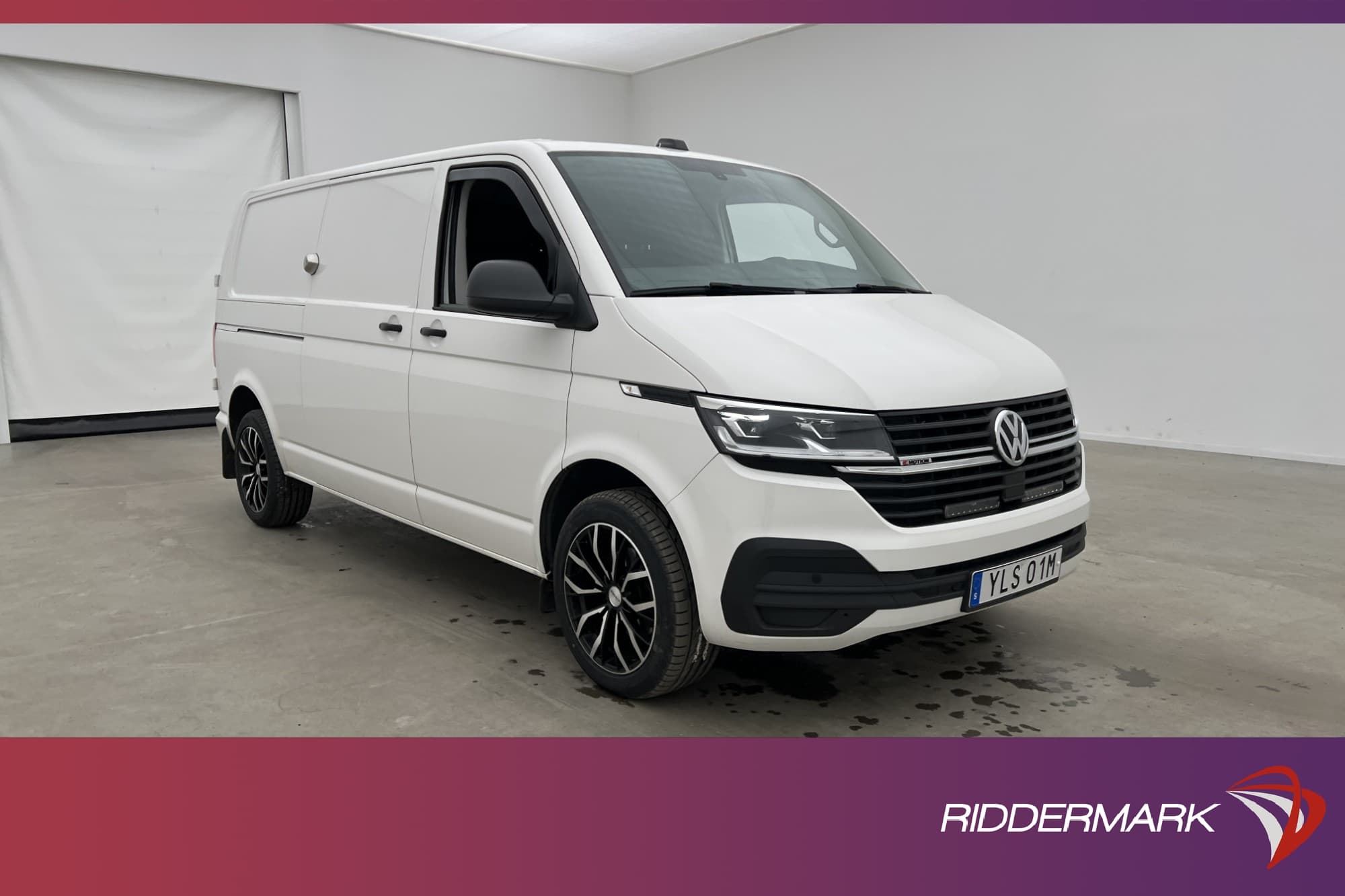 Volkswagen Transporter L2 4M Värm LED Dragkrok CARPLAY Moms