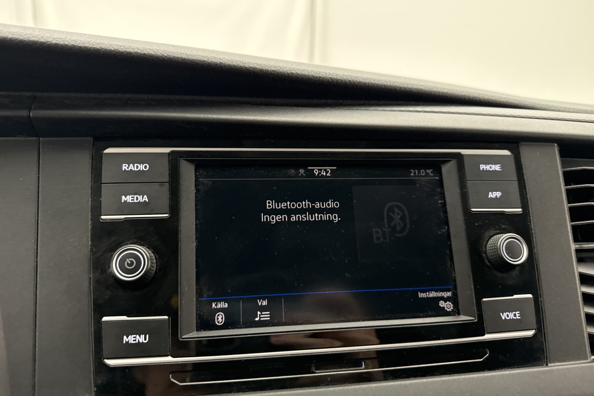 Volkswagen Transporter Dubbelhytt FLAK 4M Värm 6-Sits MOMS