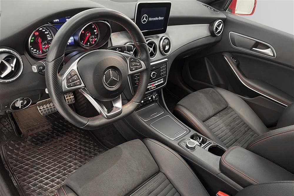Mercedes CLA 220d 4M 177hk AMG Pano Drag B-kamera 0,42l/milinteriör