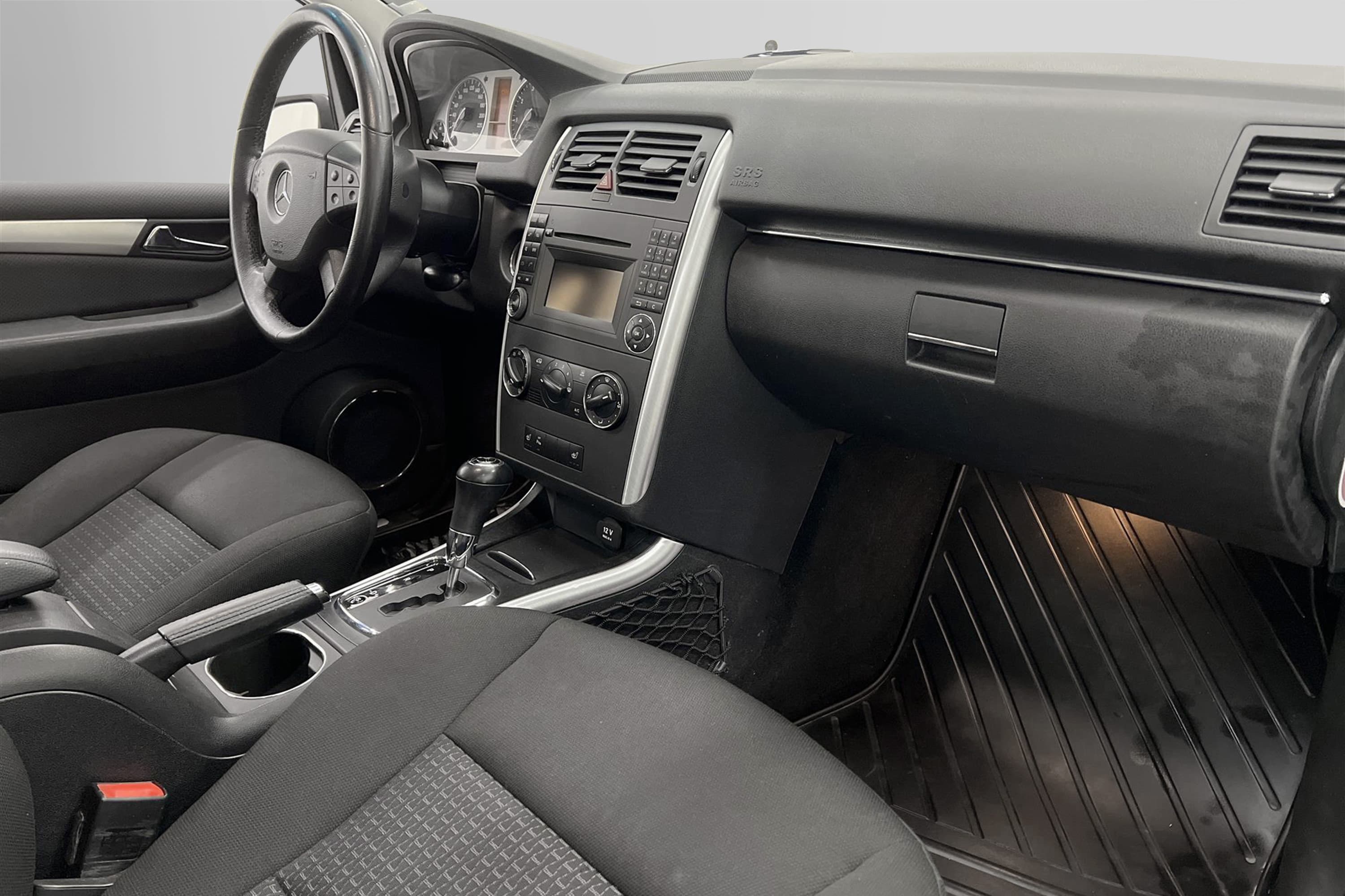 Mercedes-Benz B 180 116hk M&K-Värmare Dragkrok PDC Nyservad