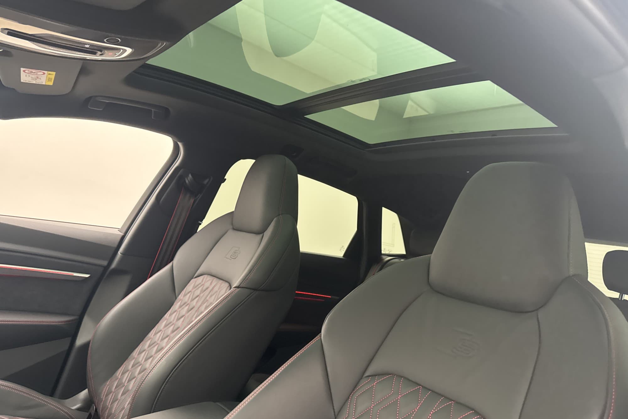 Audi SQ8 e-tron Q 503hk Pano B&O Luft Cockpit 360° Drag MOMS