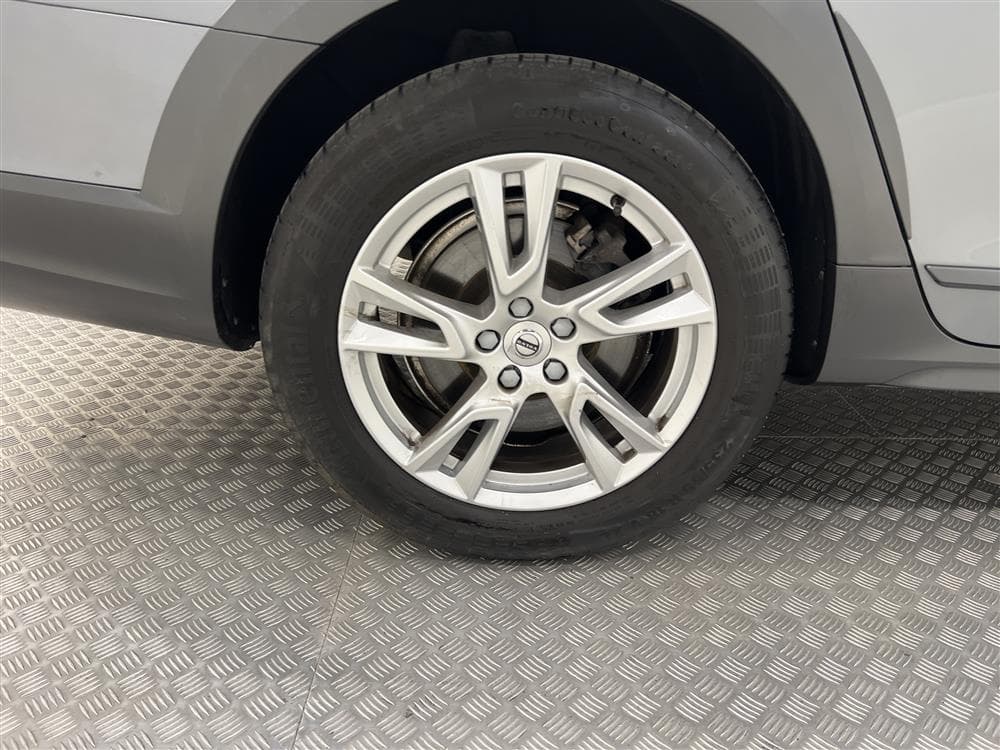 Volvo V90 D4 Cross Country AWD 190hk VOC Värmare Kamera Draginteriör