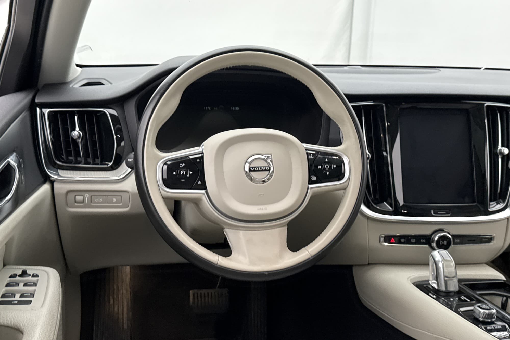 Volvo V60 T8 AWD Inscription VOC Värmare Drag Skinn Kamera