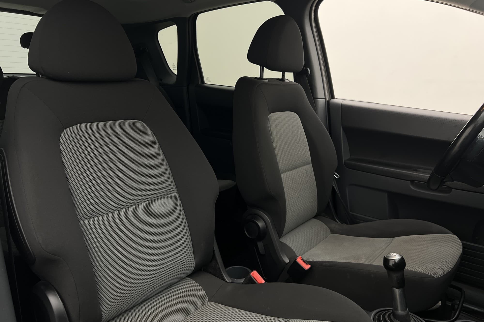 Mitsubishi Colt 5-dörrar 1.3 MPI 95hk Farthållare AUX 