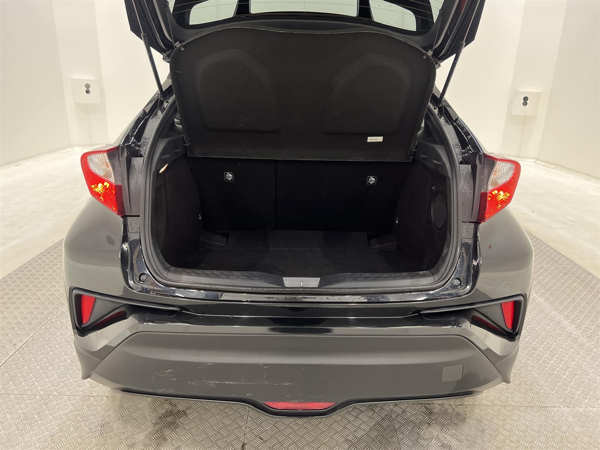 Toyota C-HR Hybrid 122hk JBL B-Kamera Svart Innertak Keyless