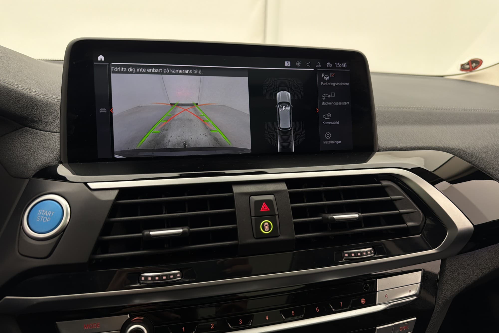 BMW iX3 286hk Charged Pano Dragkrok Kamera Skinn Elstolar