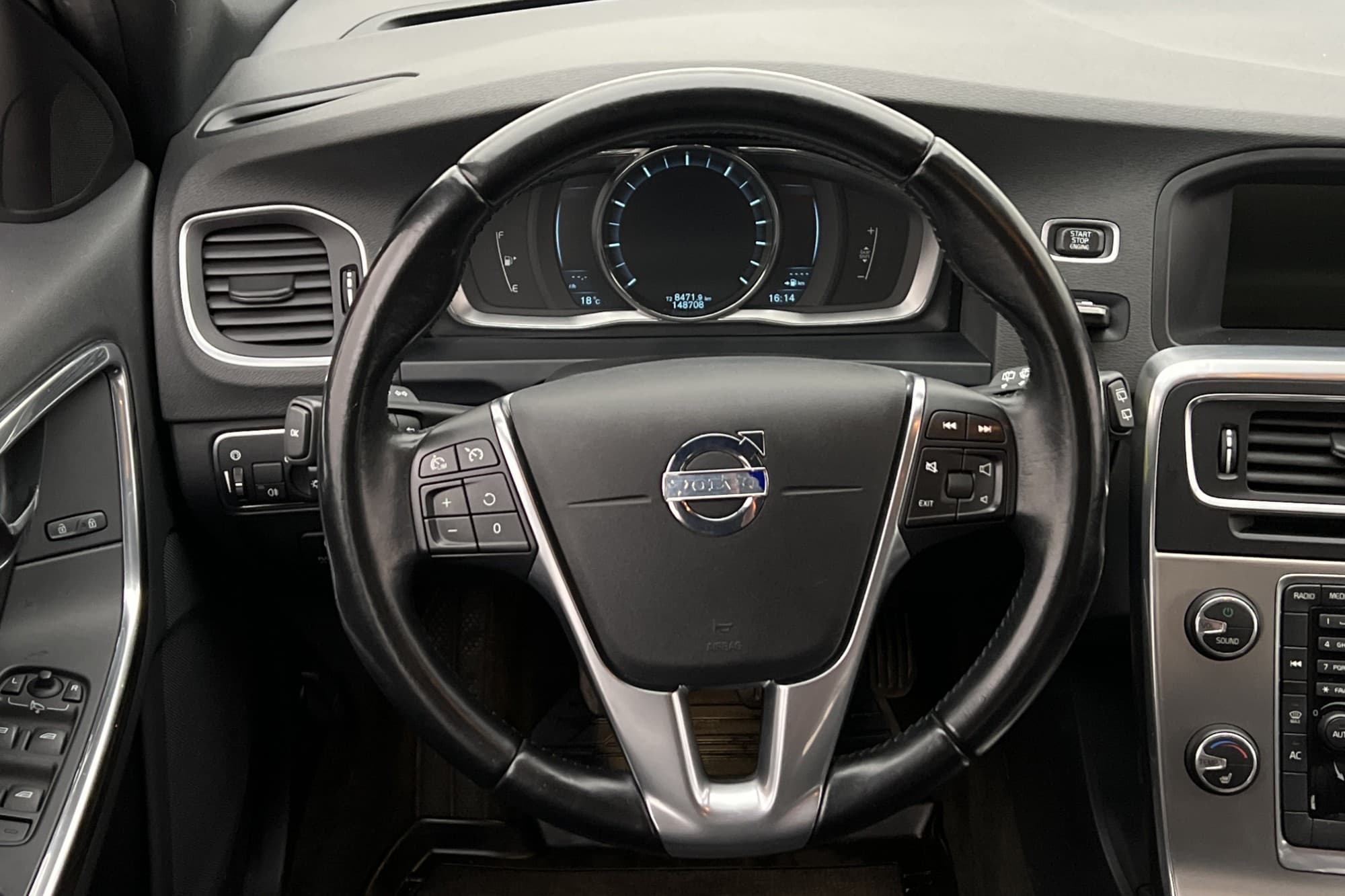 Volvo V60 T3 150hk Momentum 2 Brukare P-Sensorer Välservad
