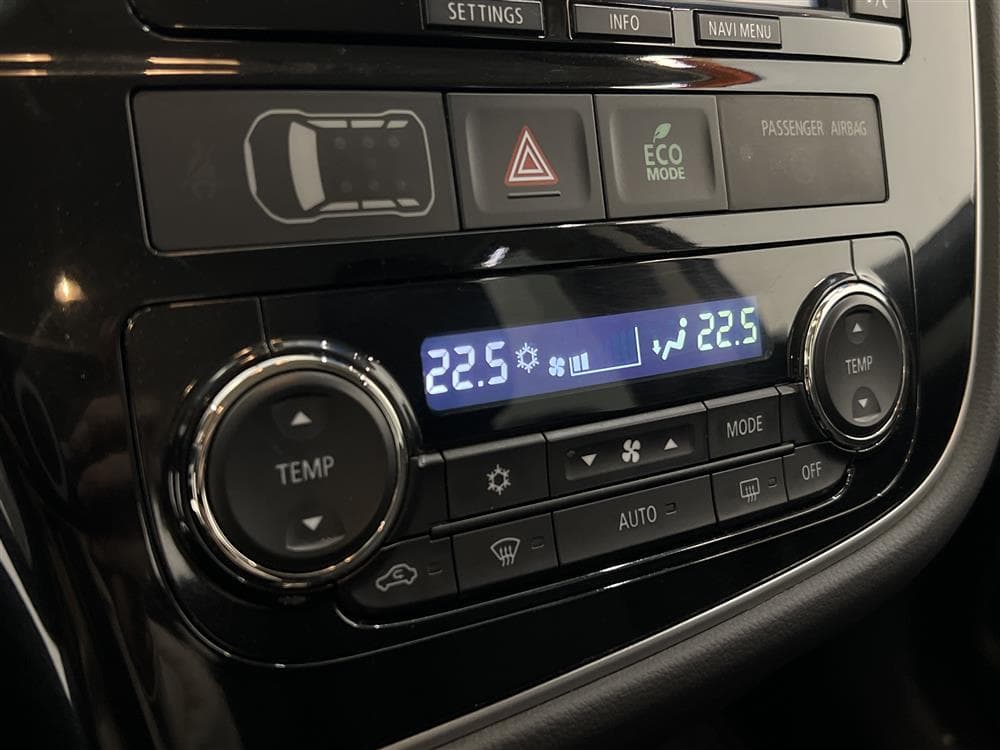 Mitsubishi Outlander PHEV 4WD Business Navi 2-brukareinteriör