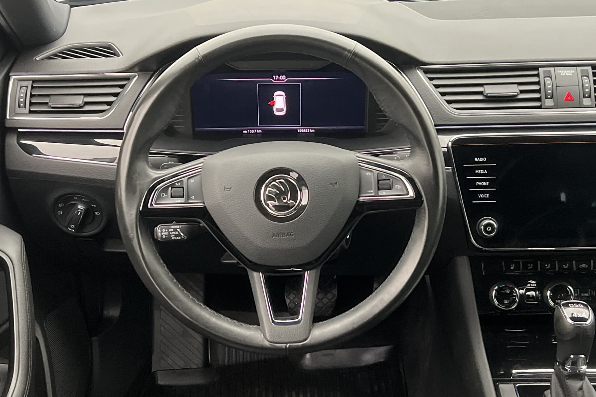Skoda Superb TDI 4x4 L&K D-Värm Canton Cockpit Dragkrok