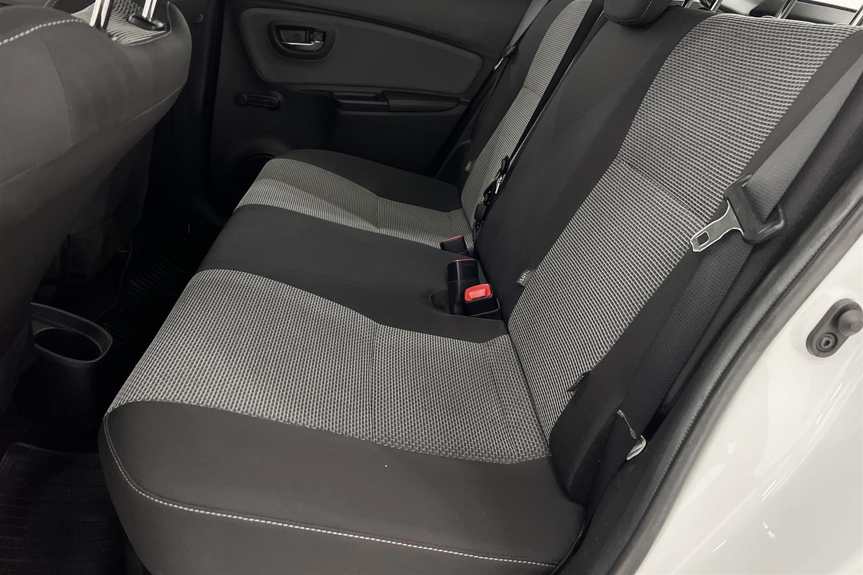 Toyota Yaris Hybrid e-CVT 101hk 2 Brukare B-Kam 360kr Skatt