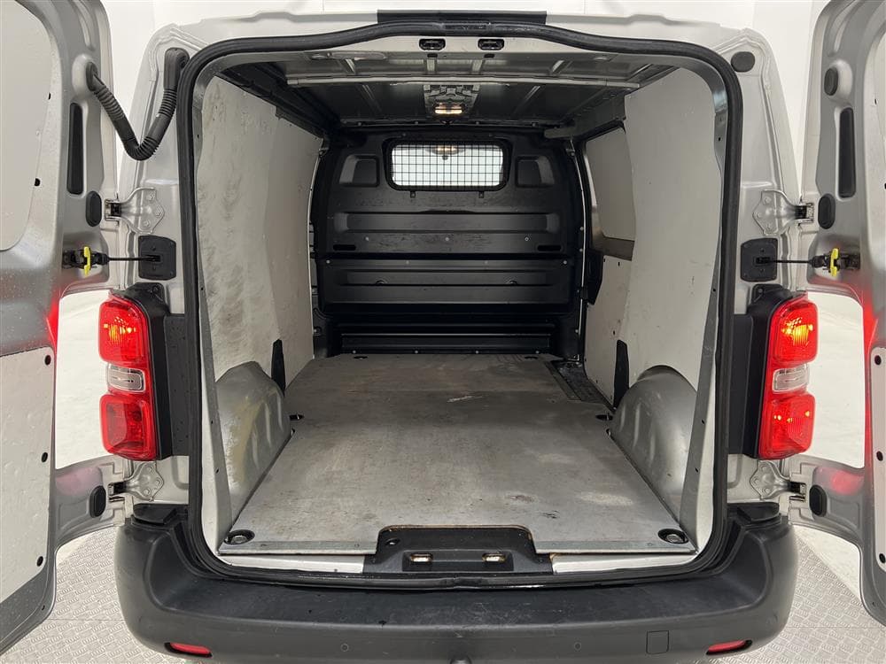 Peugeot Expert 2.0 HDI 120hk L2 Eu6 Drag PDC Moms interiör