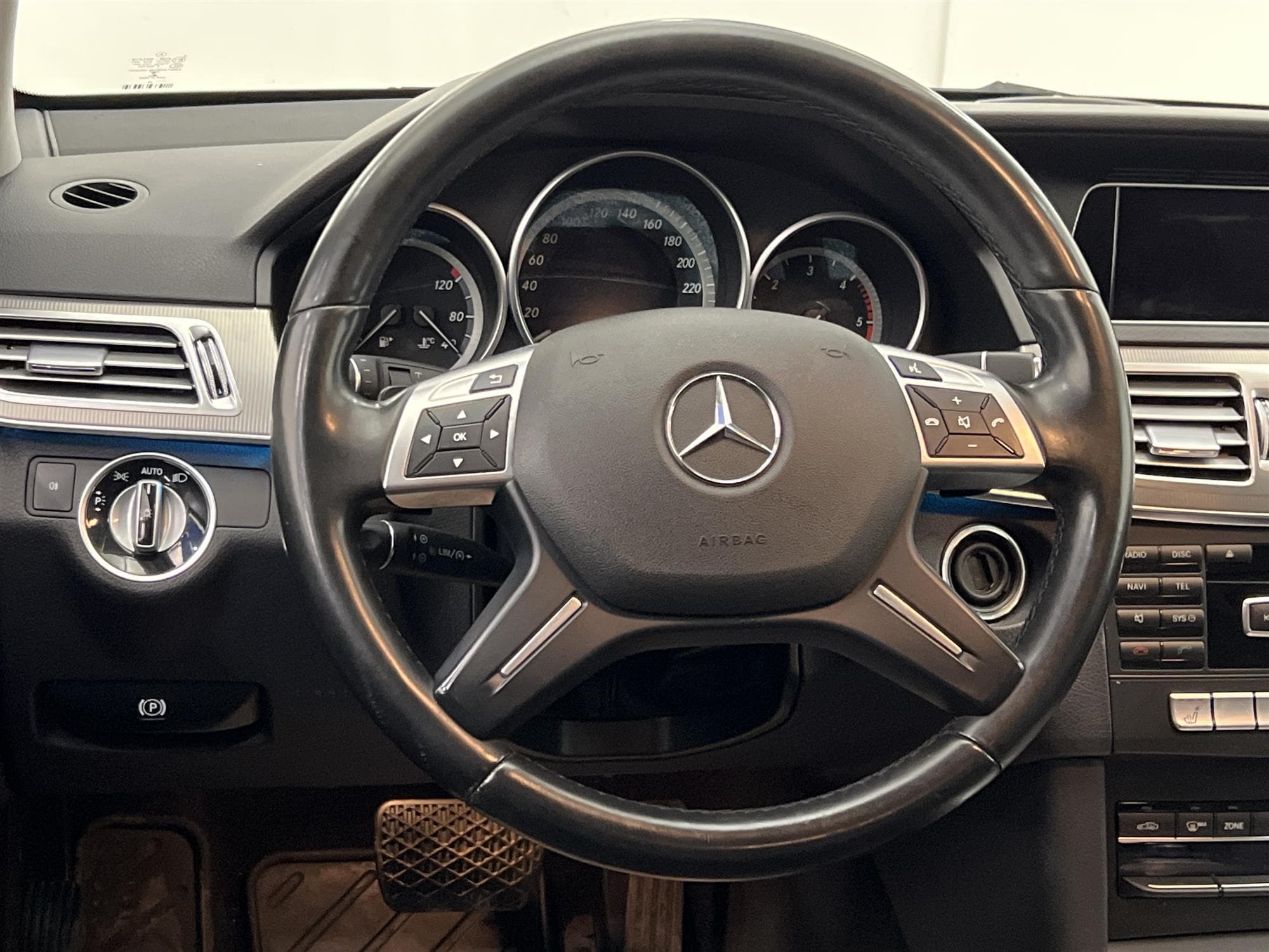 Mercedes-Benz E220 170hk Dragkrok Helskinn Navi 0,54L/mil
