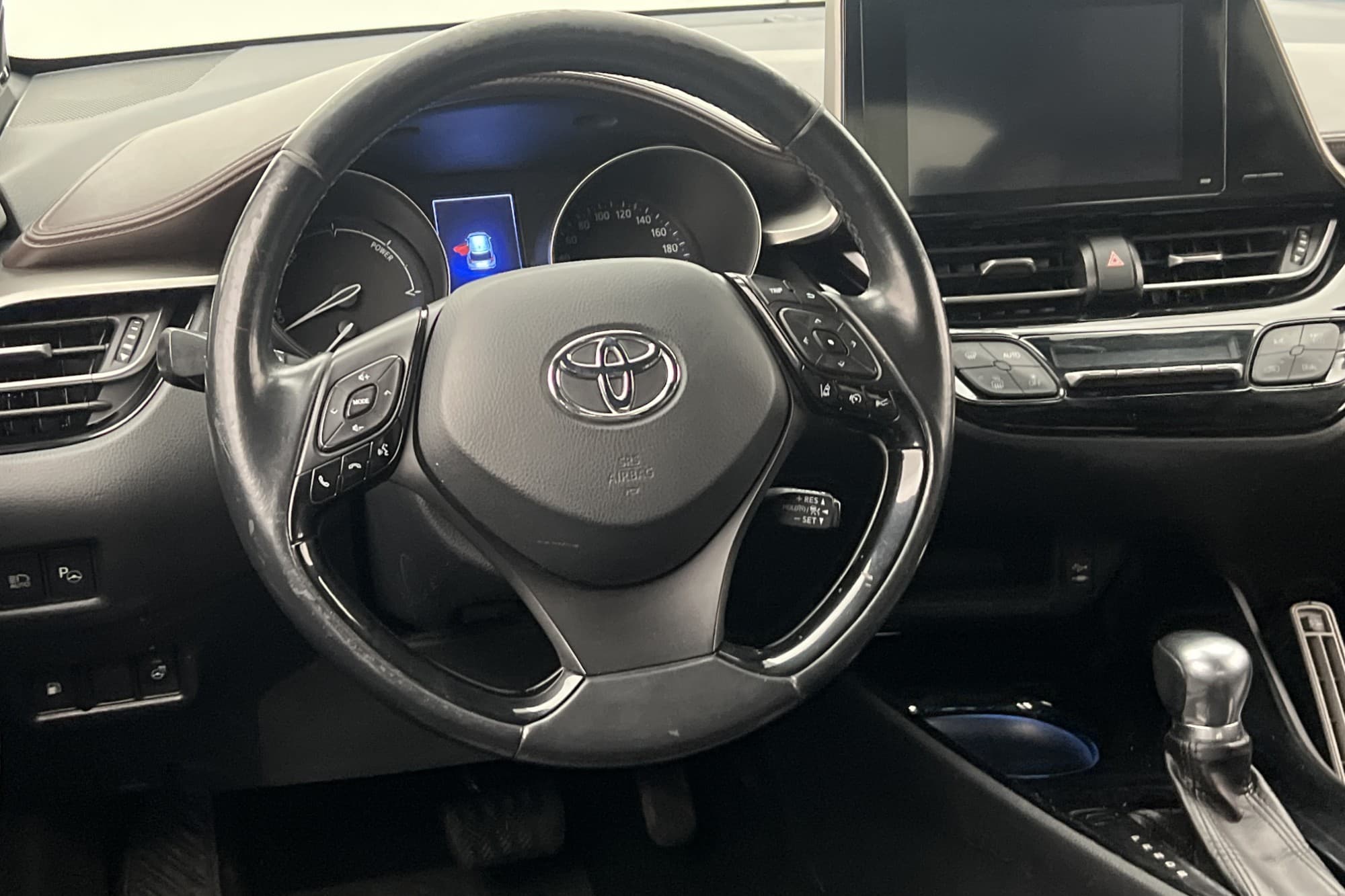 Toyota C-HR Hybrid 122hk Executive JBL Kamera Rattvärme Drag