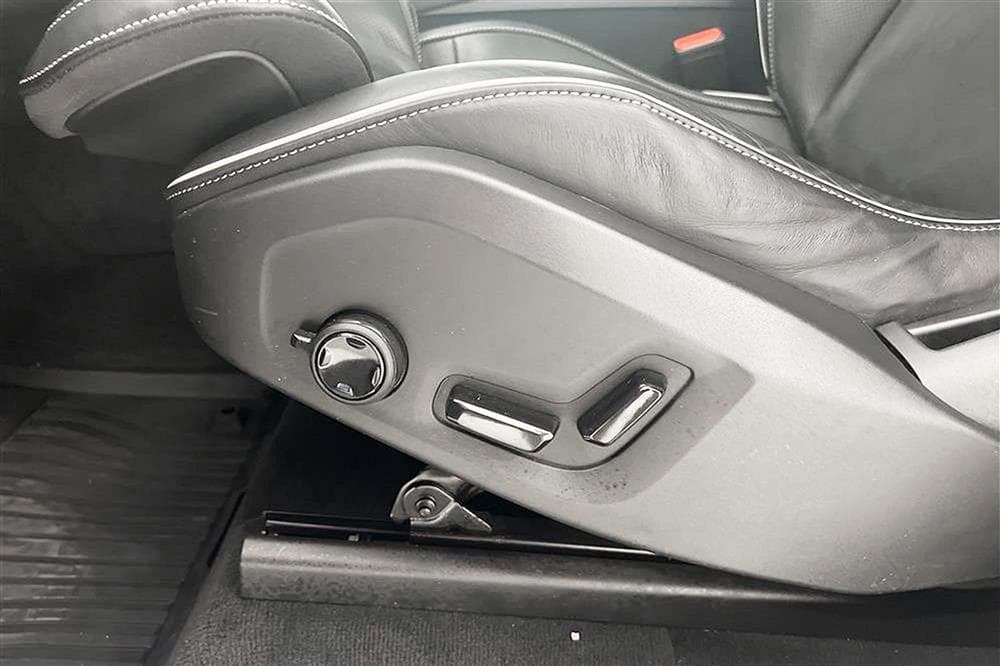 Volvo XC90 B5 235hk AWD R-Design 7-Sits D-Värm VOC Pano H/Kinteriör