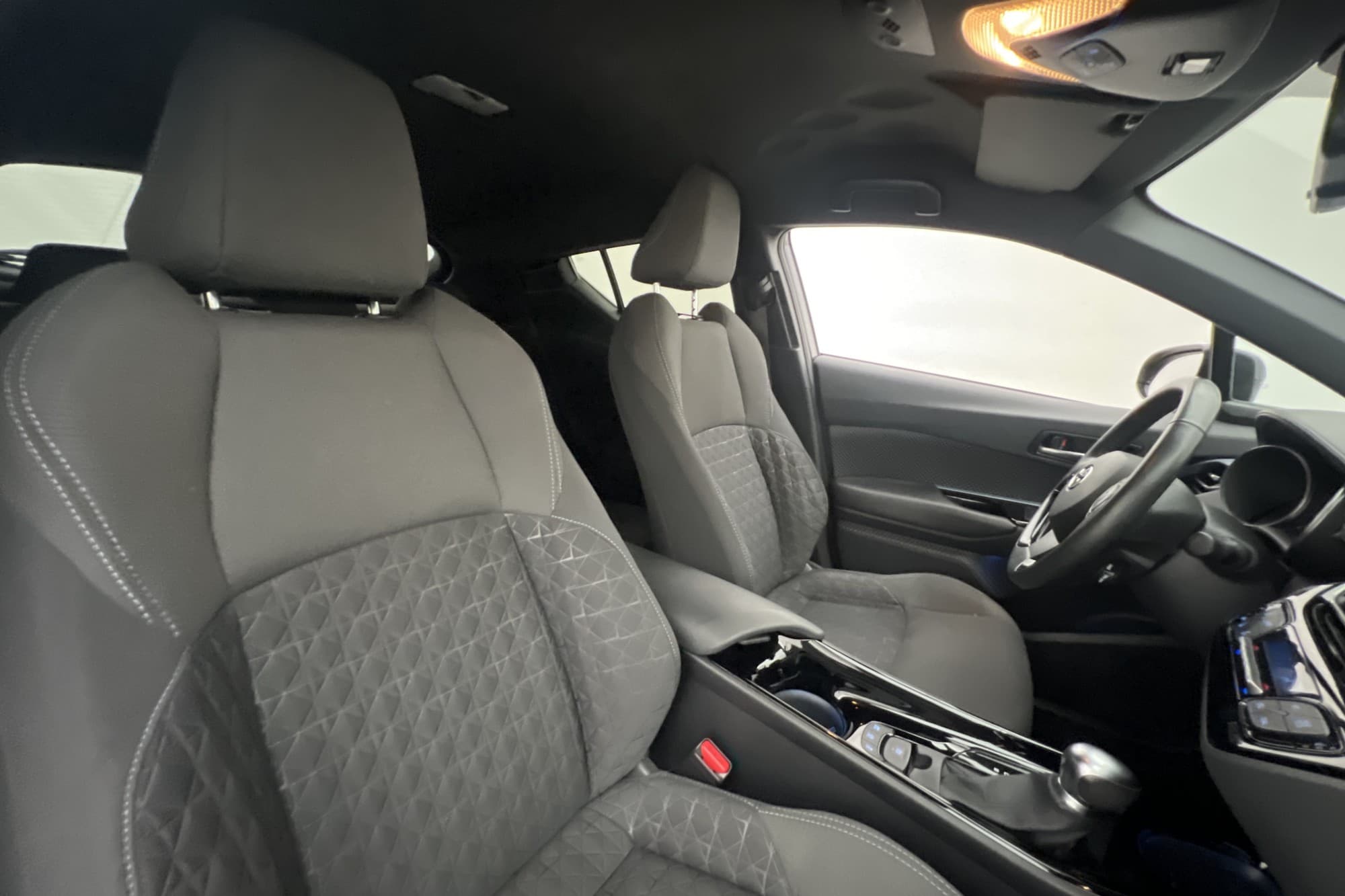 Toyota C-HR Hybrid 122hk X-Edition Dragkrok Kamera Rattvärme