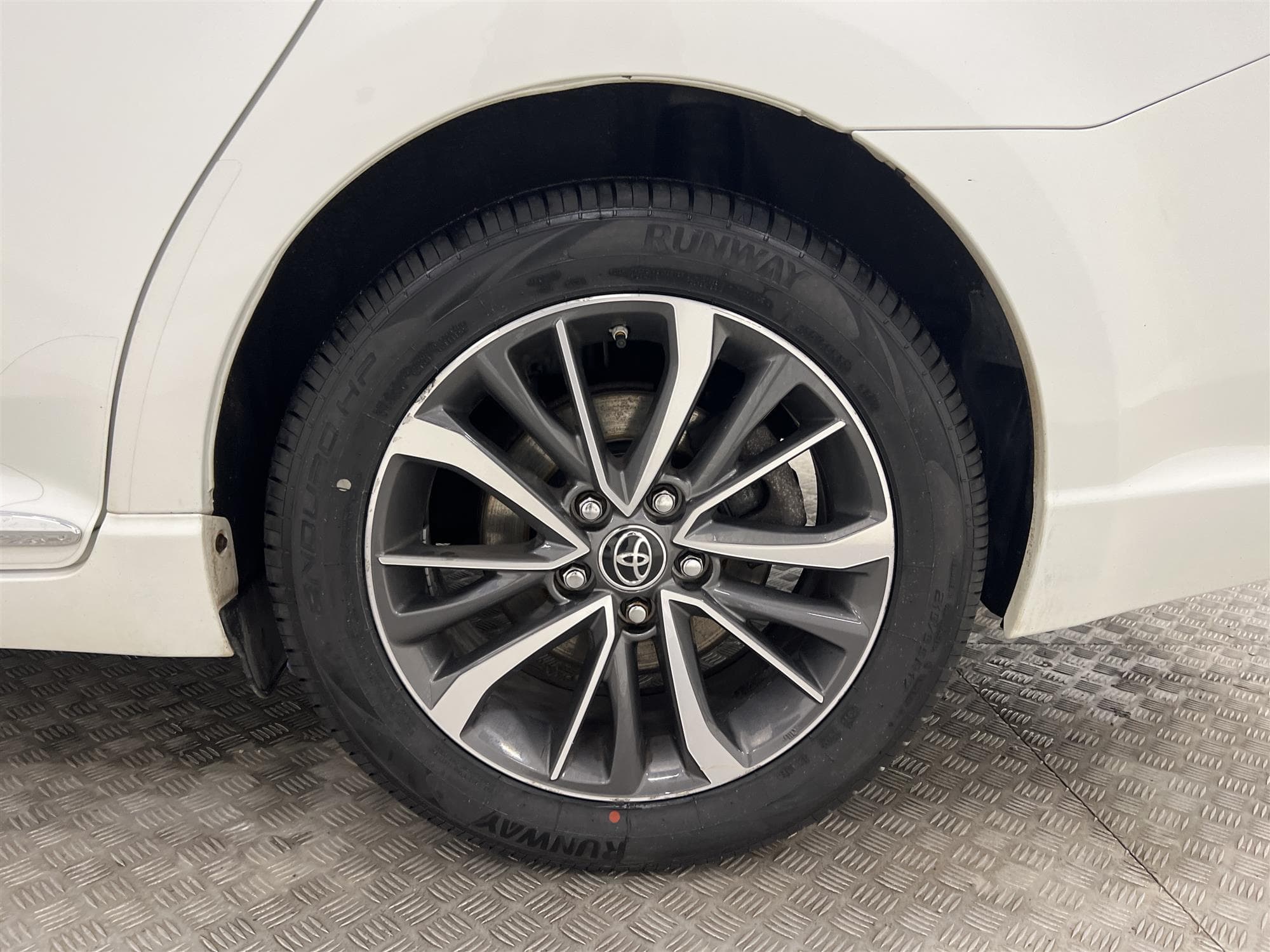 Toyota Avensis Kombi  2.0 152hk Navi B-Kamera Låg Skatt 