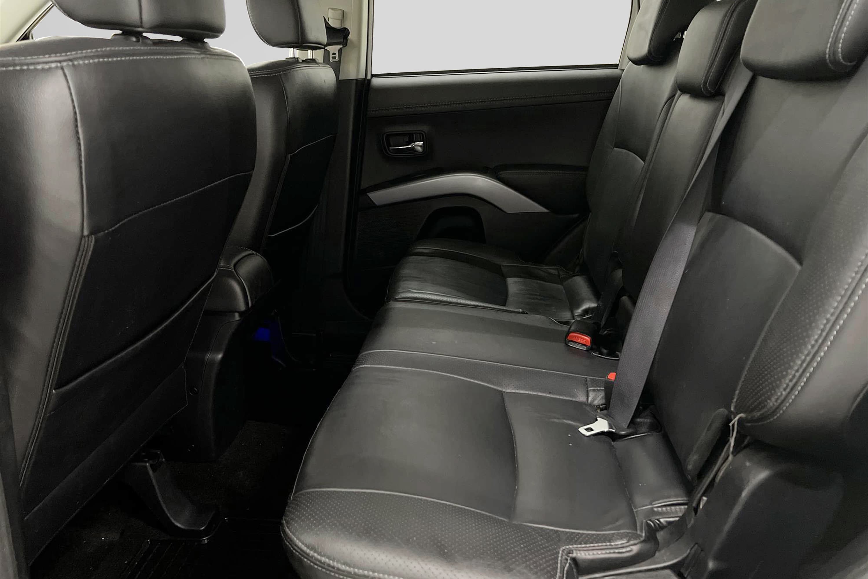 Mitsubishi Outlander 2.2 Di-D 4WD 156hk 7-sits Värmare Drag