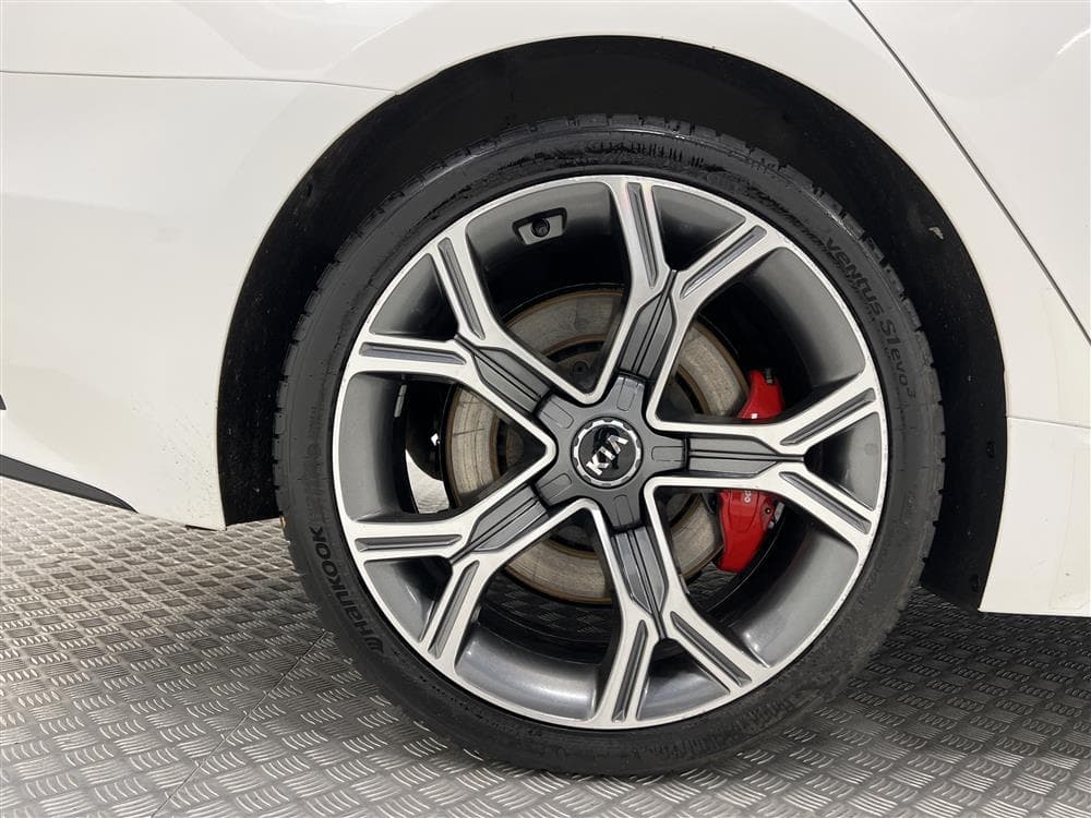 Kia Stinger AWD 370hk HUD 360° T-Lucka Navi Adaptiv interiör
