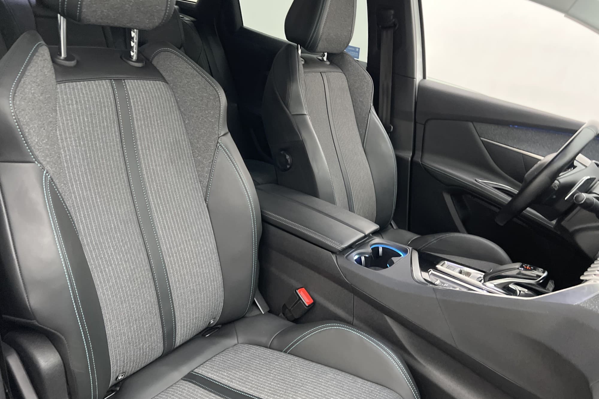 Peugeot 3008 PureTech 130hk Allure Kamera Dragkrok CarPlay
