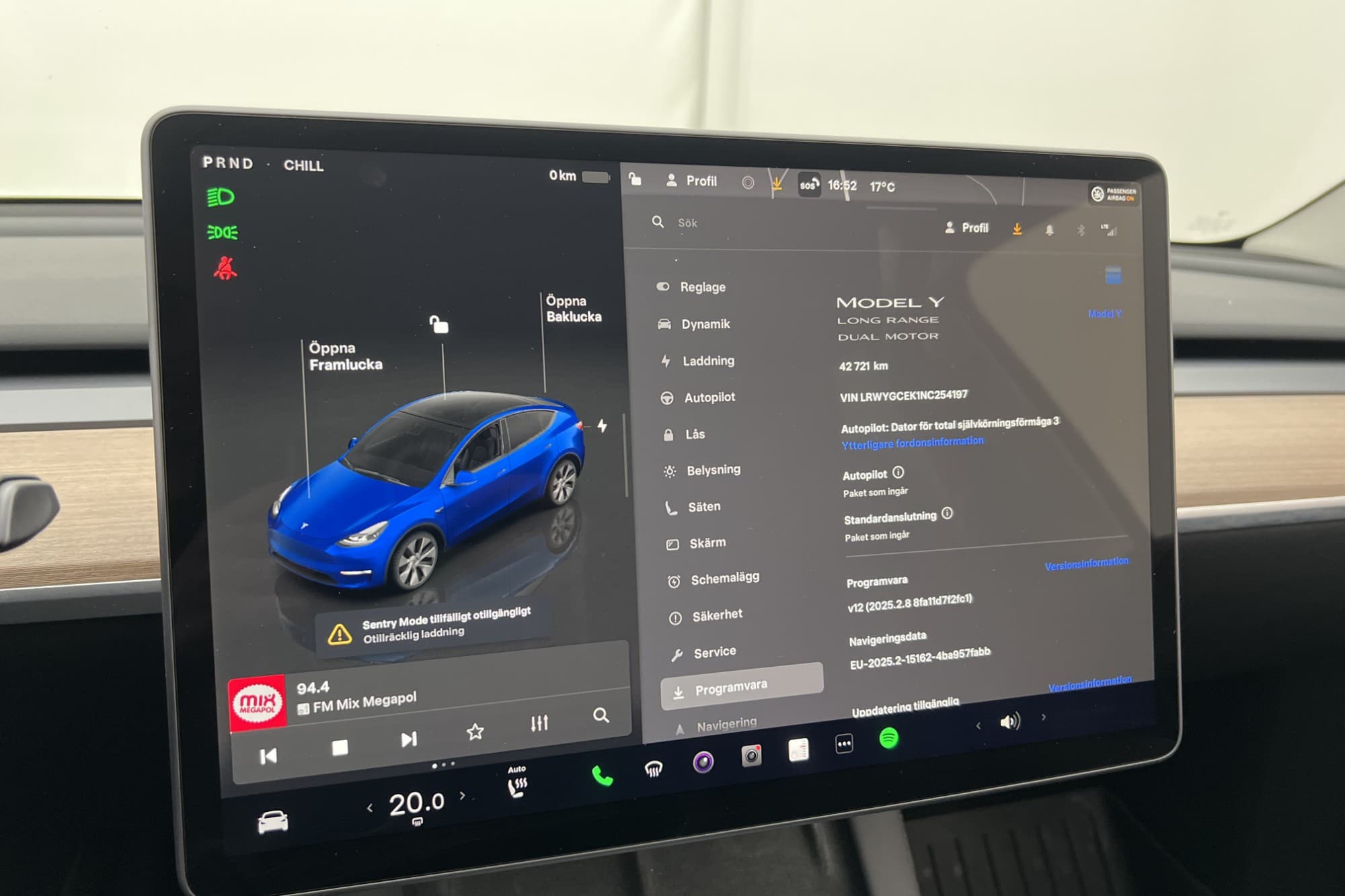 Tesla Model Y Long Range AWD 514hk Autopilot Svensksåld