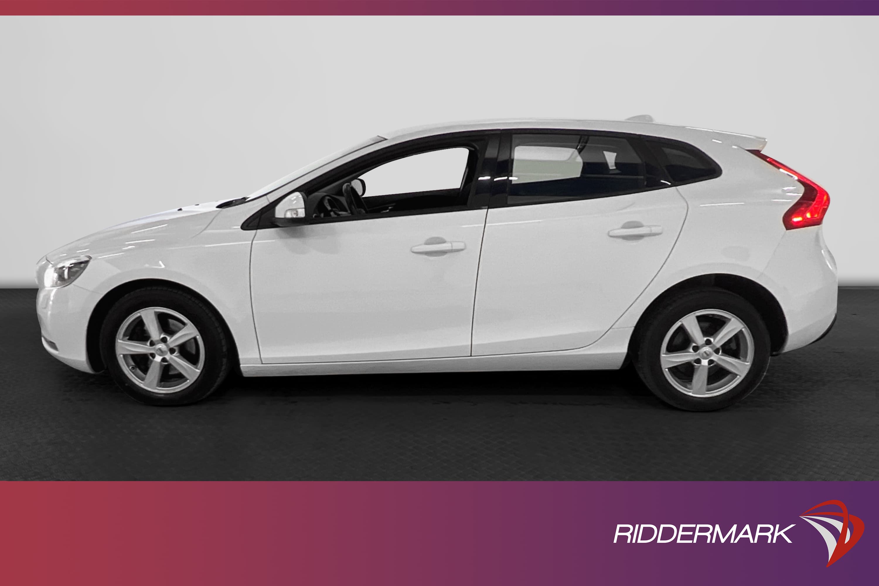 Volvo V40 T2 122hk
