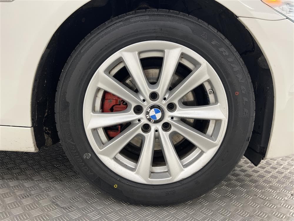 BMW 520d EfficientDynamics, 184hk B-Kam H-skinn HiFi Draginteriör