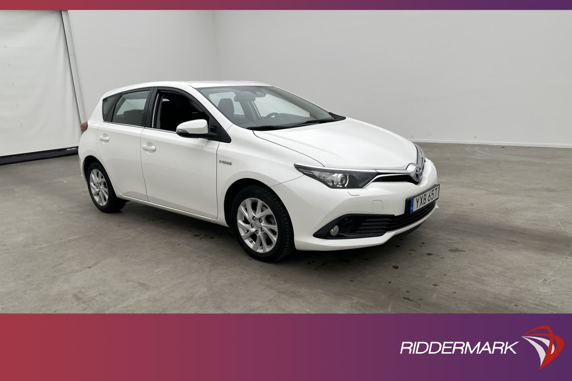 Toyota Auris Hybrid e-CVT 136hk