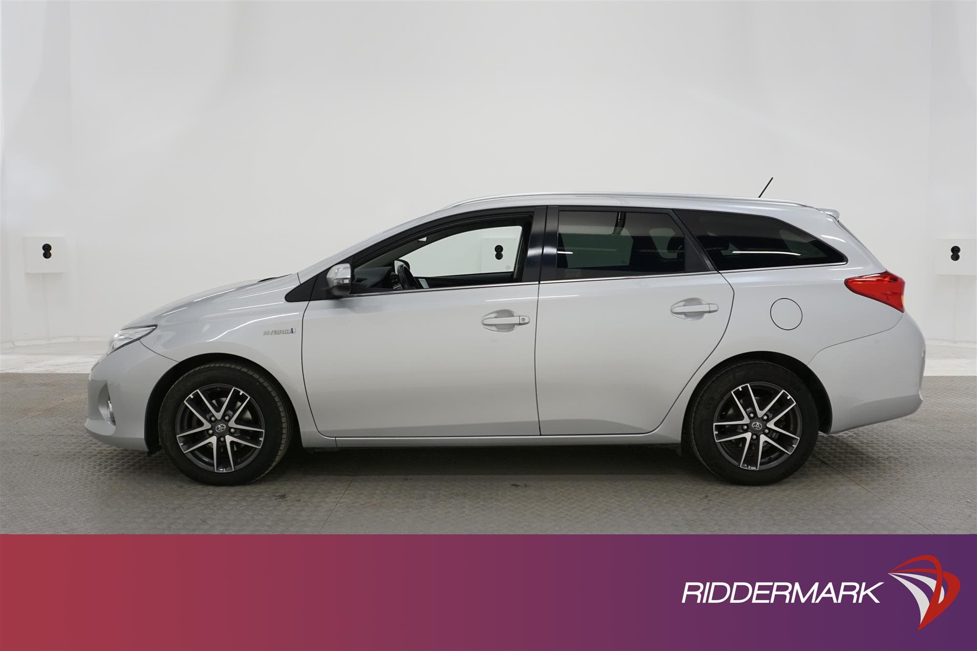 Toyota Auris Hybrid e-CVT 136hk 2 Brukare B-Kam