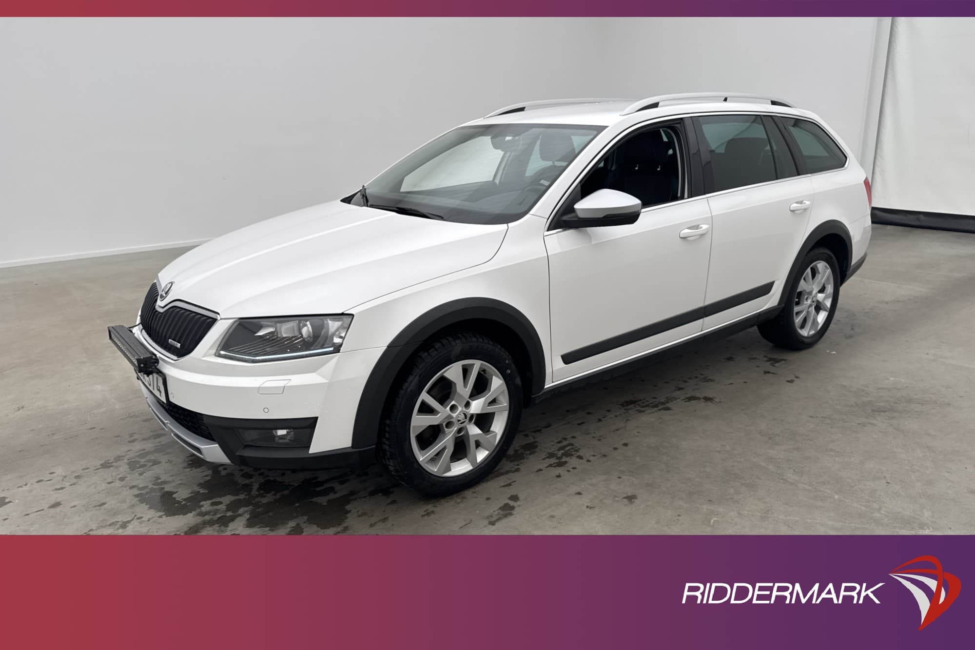 Skoda Octavia Scout TDI 4x4 150hk Premium D-Värm Kamera Drag