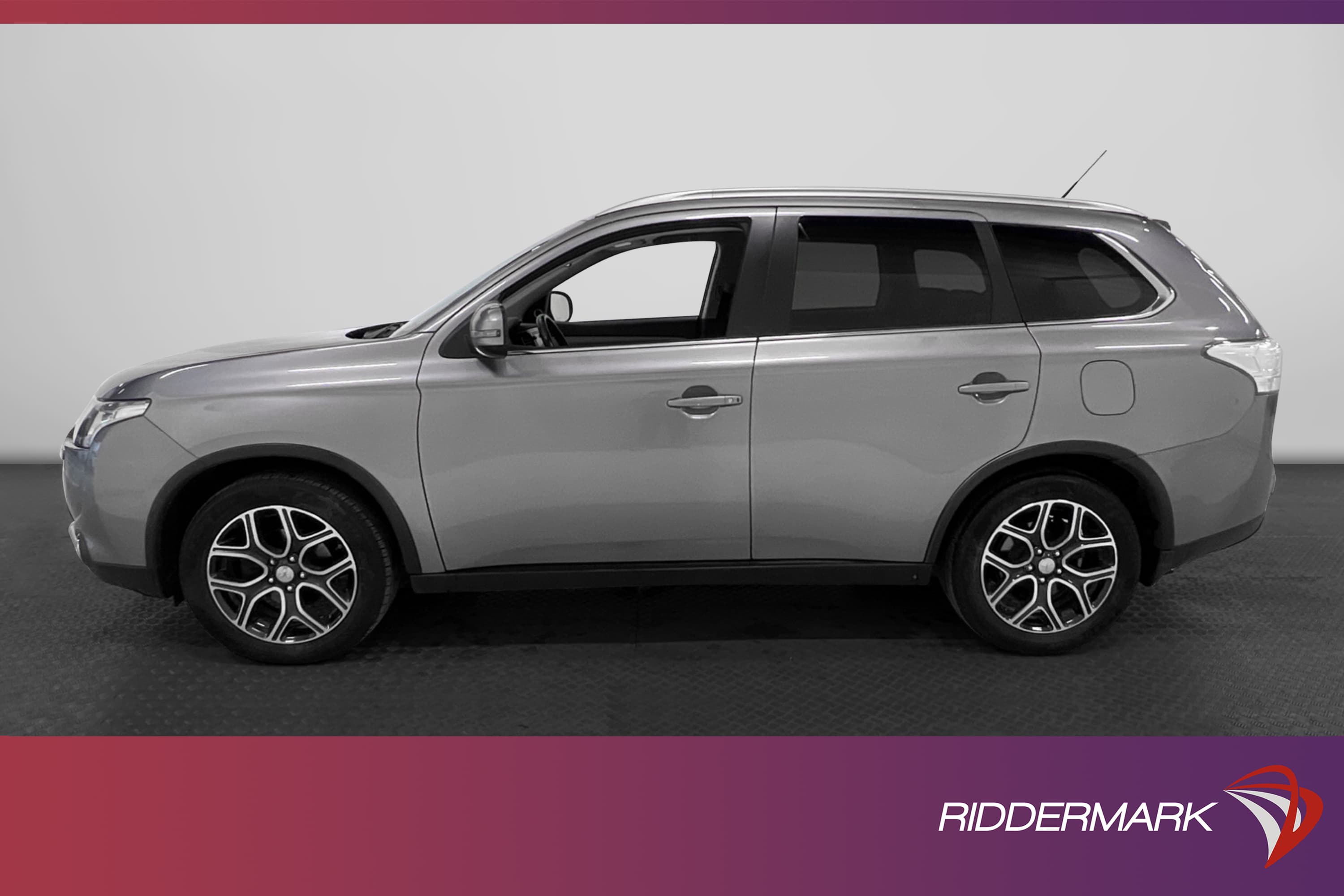 Mitsubishi Outlander 2.2D AWD 7-sits Drag Skinn Backkamera