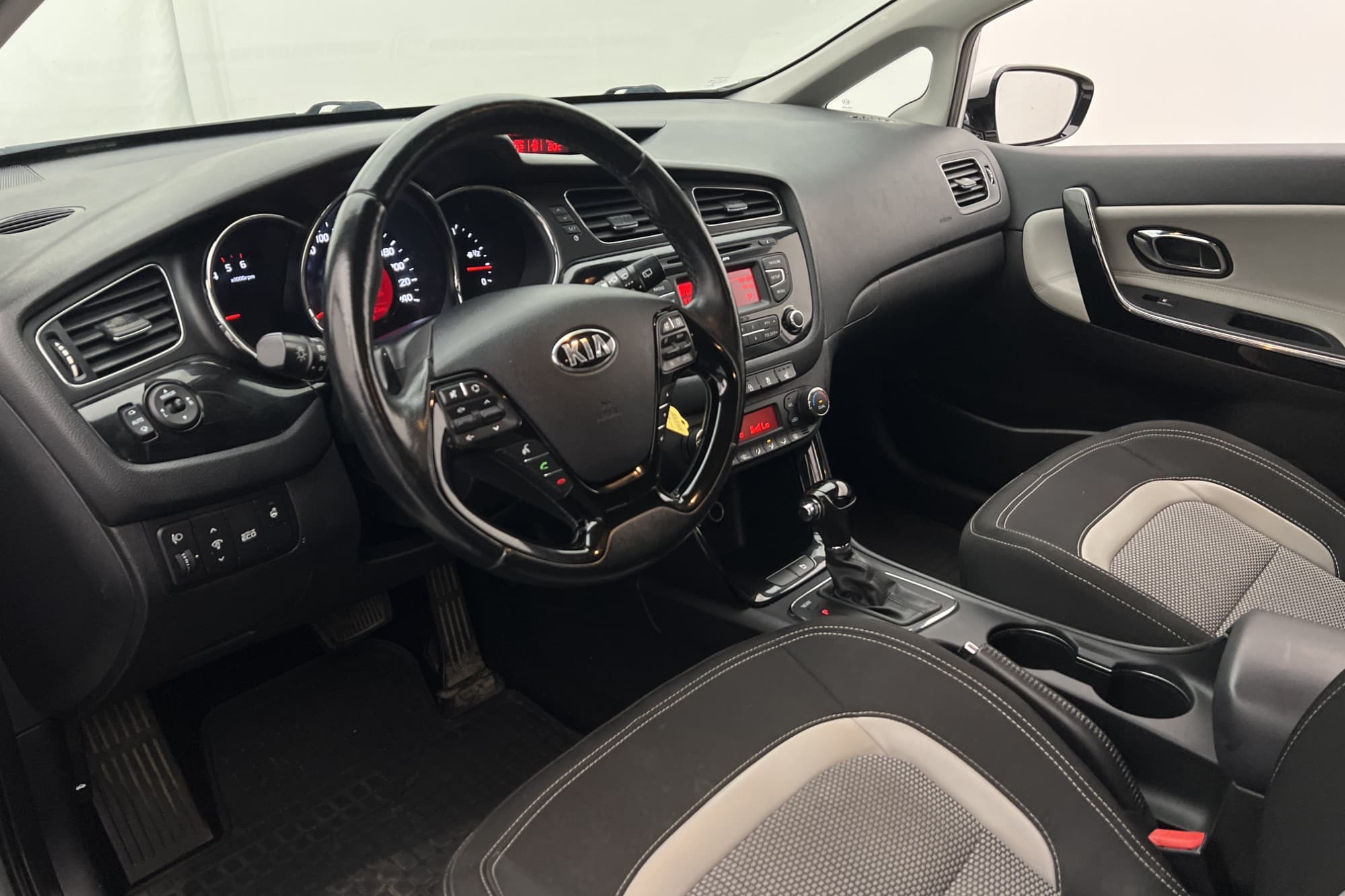 Kia Ceed SW 1.6 128hk Advance Sensorer Rattvärme Farthållare