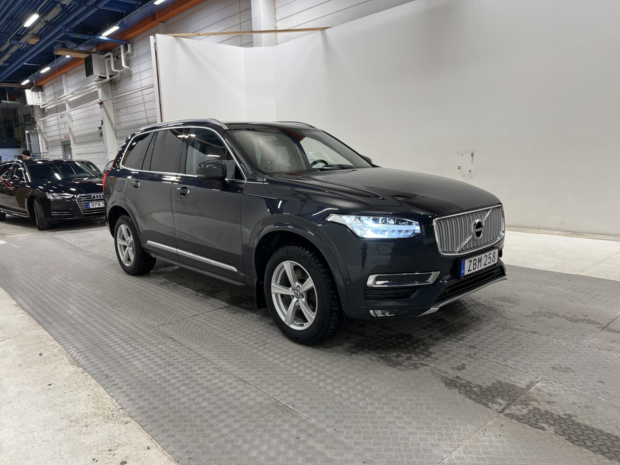 Volvo XC90 D5 AWD Inscription VOC Värmare Navi 4-Zon Välserv