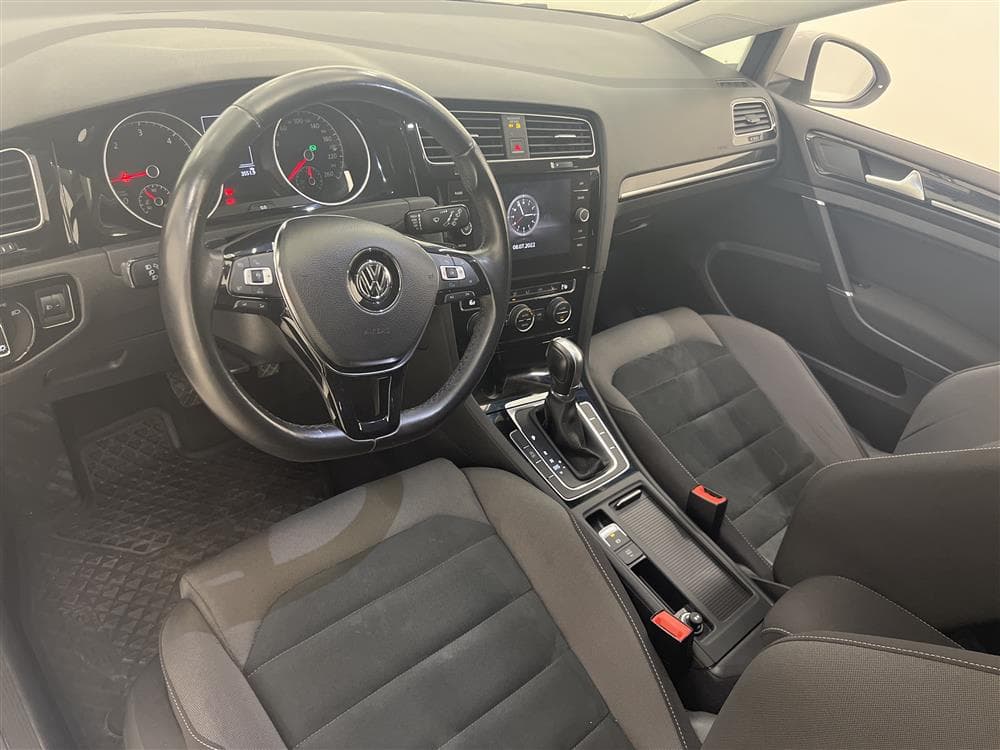 Volkswagen Golf 2.0 TDI 150hk Automat D-Värmare Faceliftinteriör