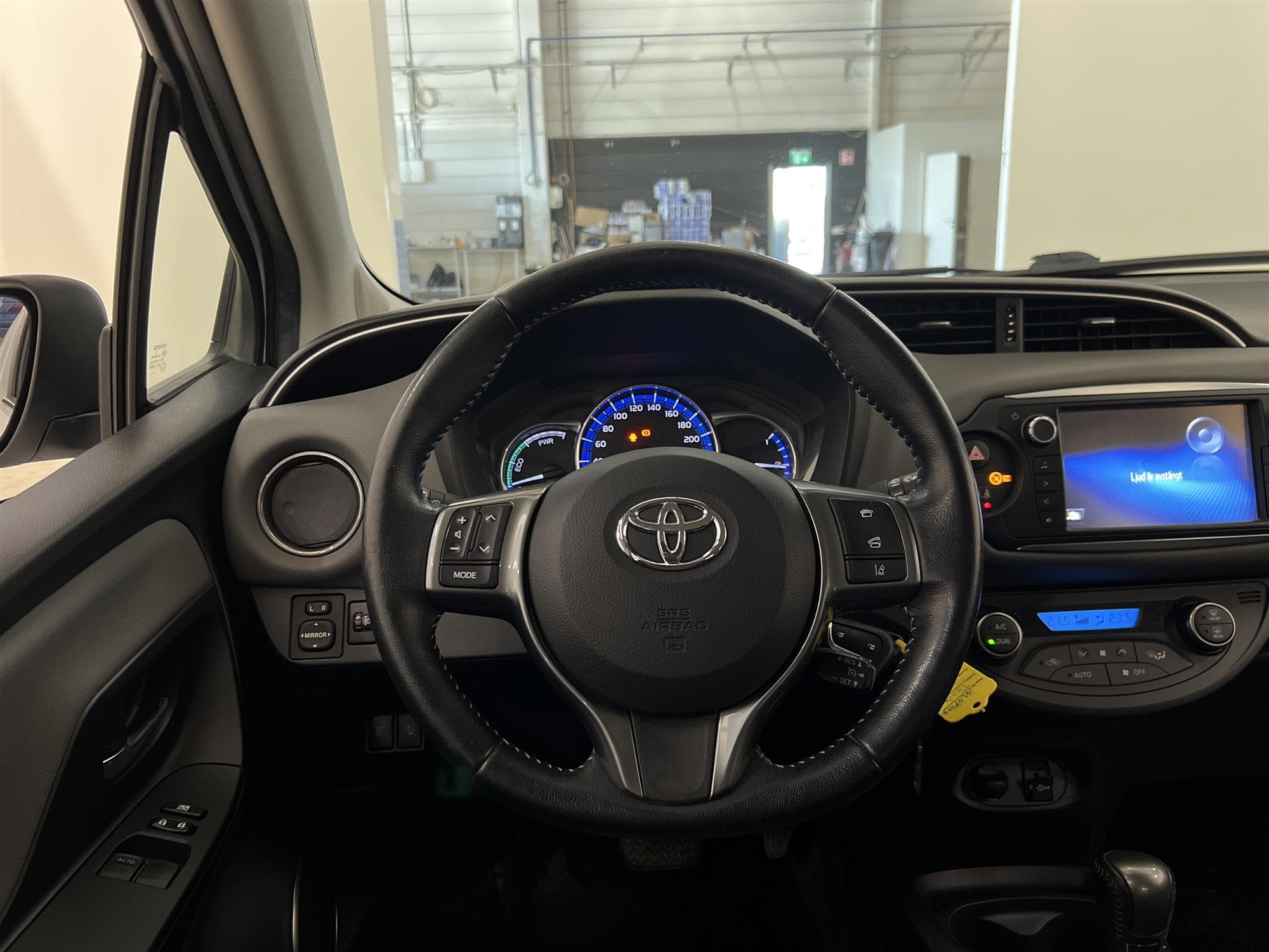 Toyota Yaris Hybrid e-CVT 101hk B-Kam 360kr Skatt 0,33L/mil