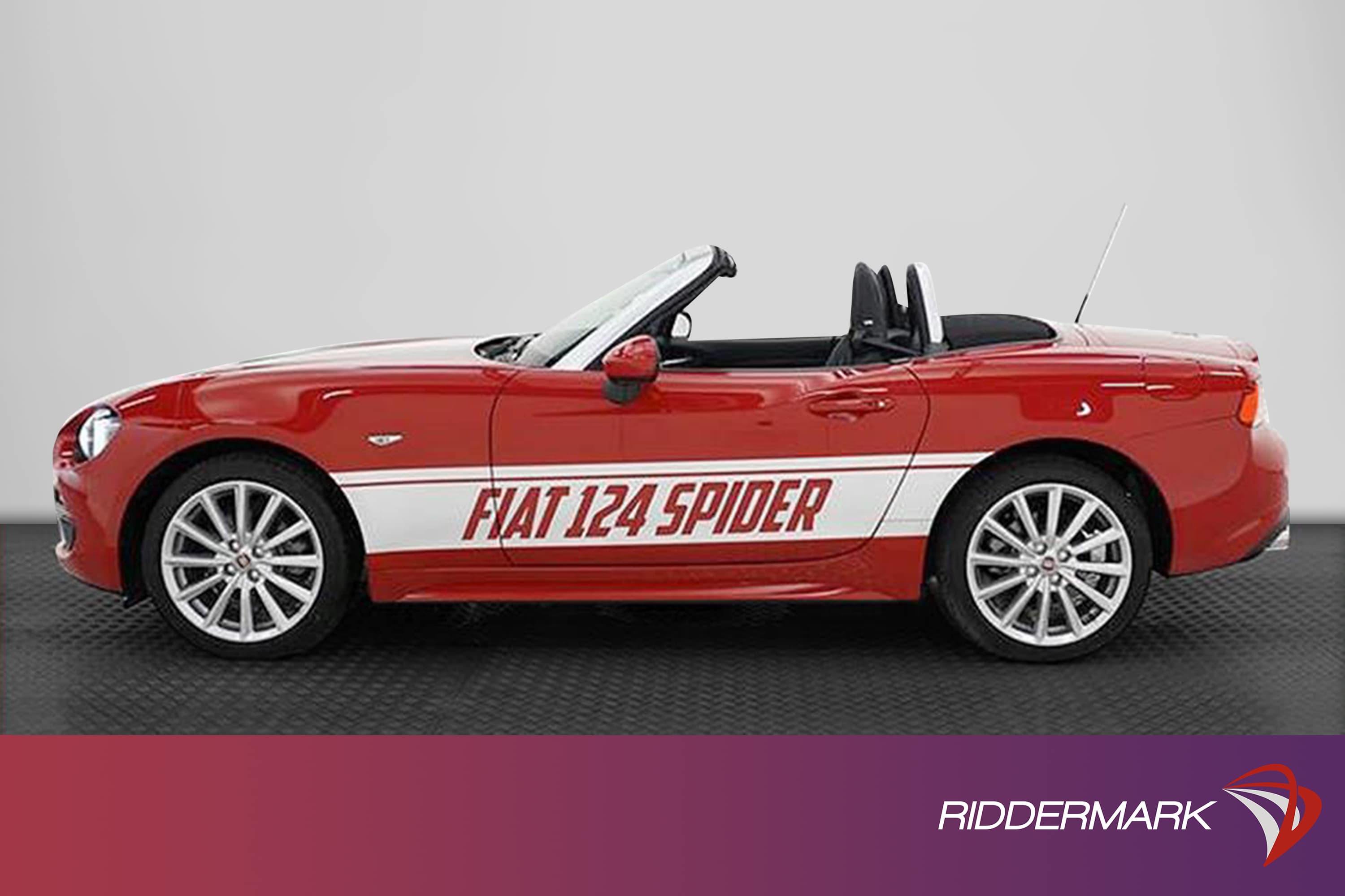 Fiat 124 Spider 1.4 Lounge 140hk GPS BOSE Kamera SV-såldexteriör