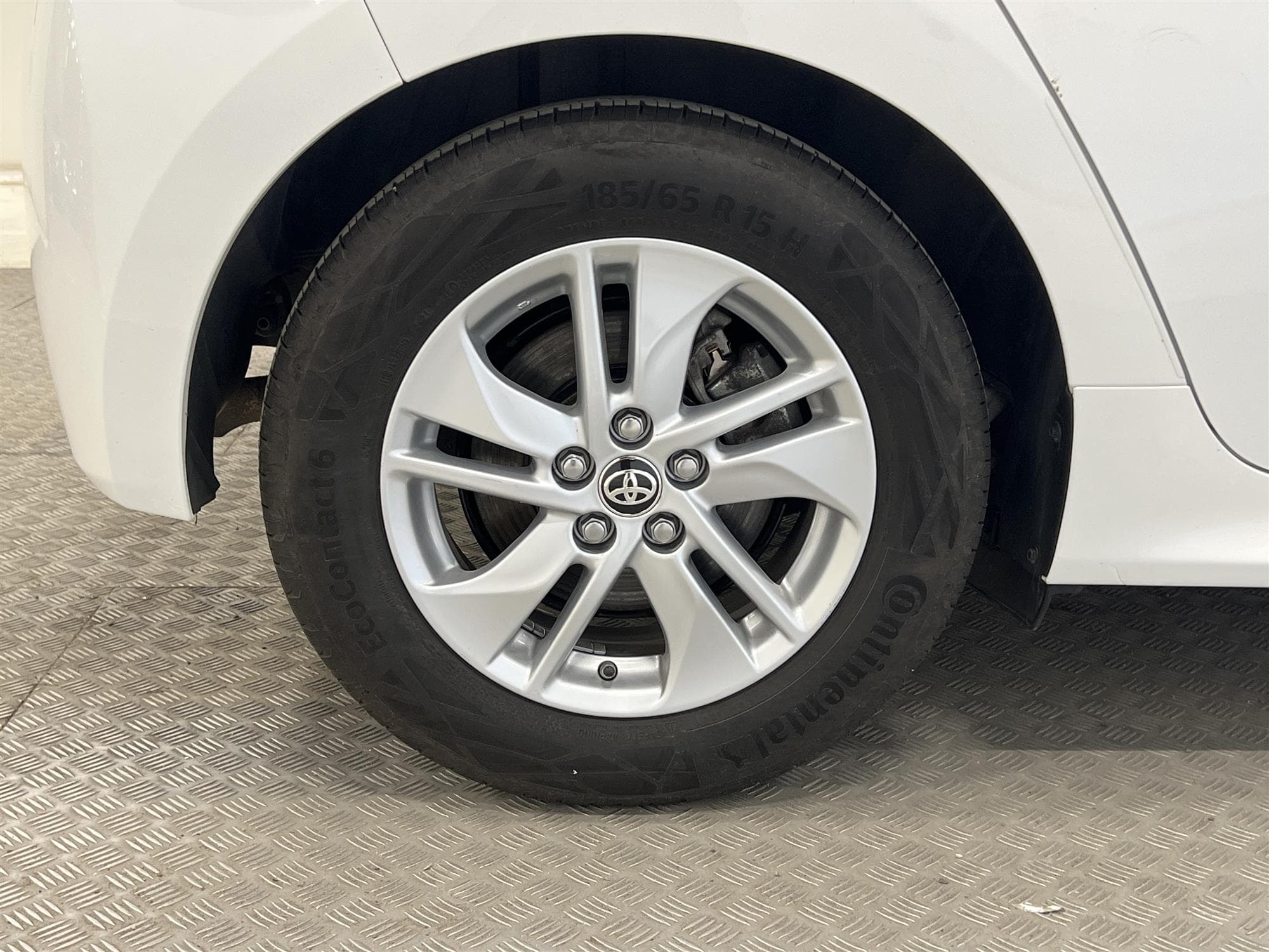 Toyota Yaris Hybrid CVT 116hk  B-Kam Lane Assist 360kr Skatt