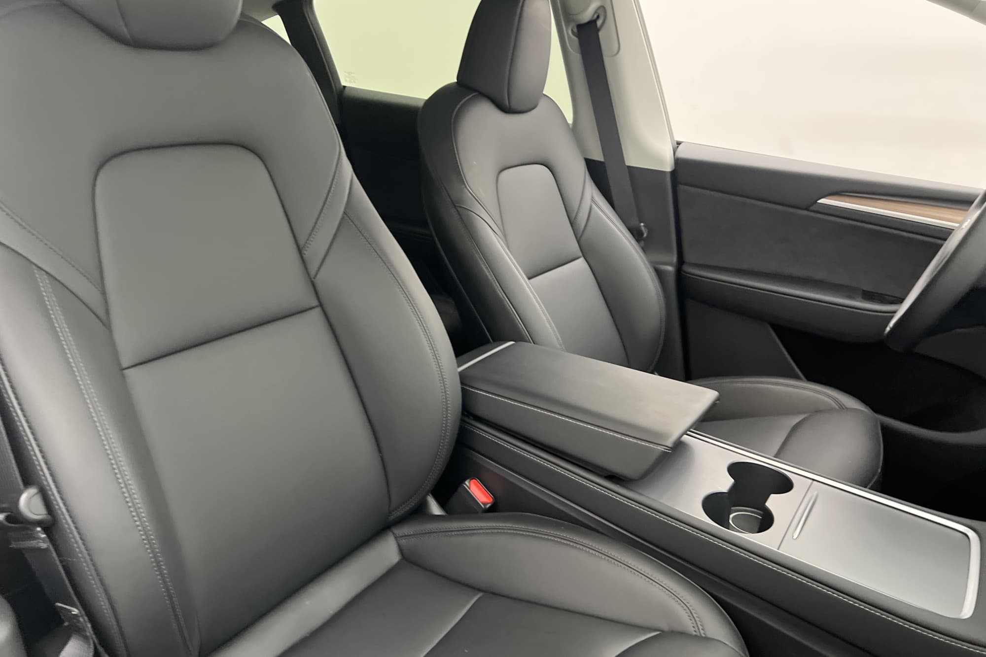 Tesla Model Y Long Range AWD Autopilot Dragkrok Svensksåld