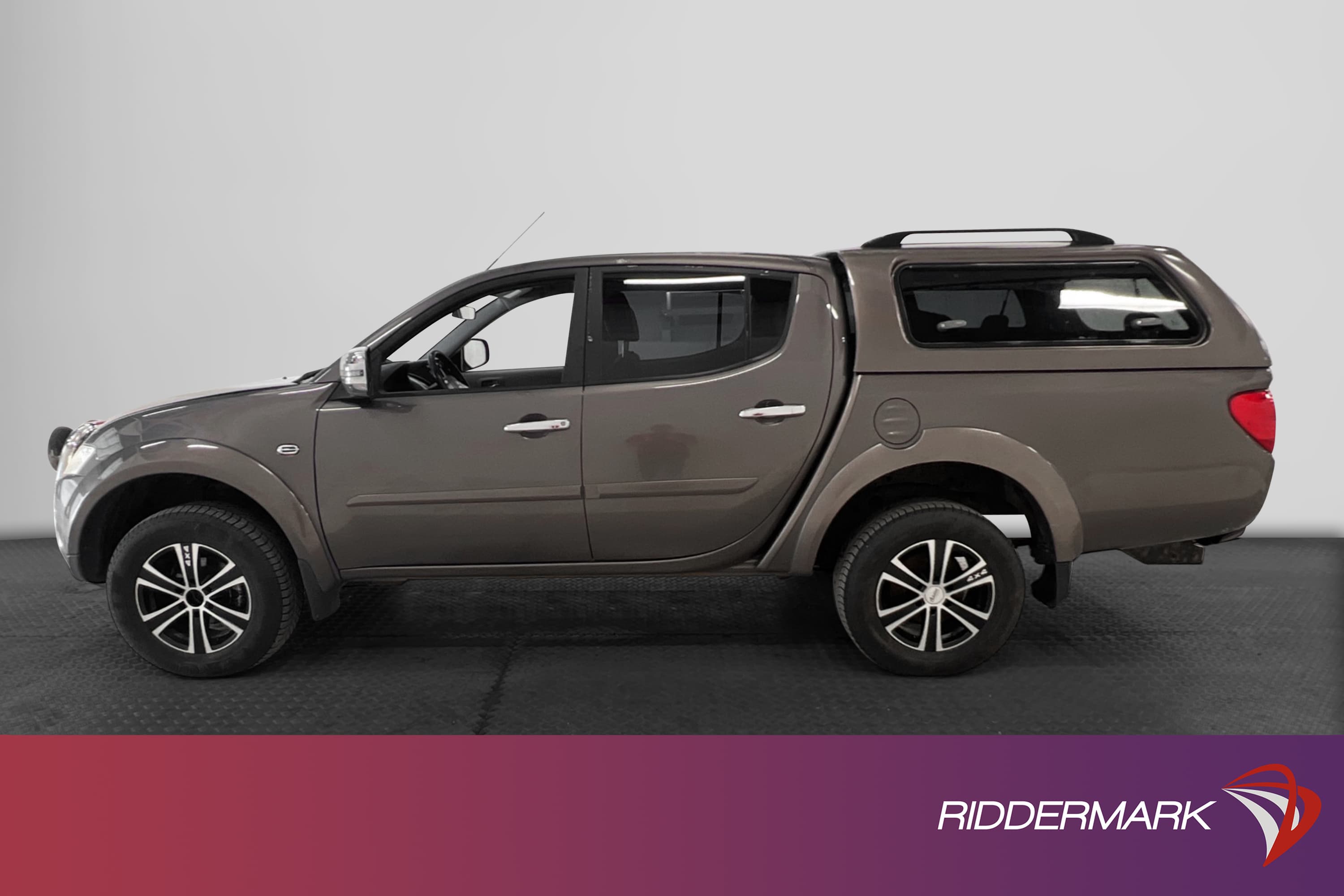 Mitsubishi L200 2.5 Automat 180hk Navi Dragkrok Moms