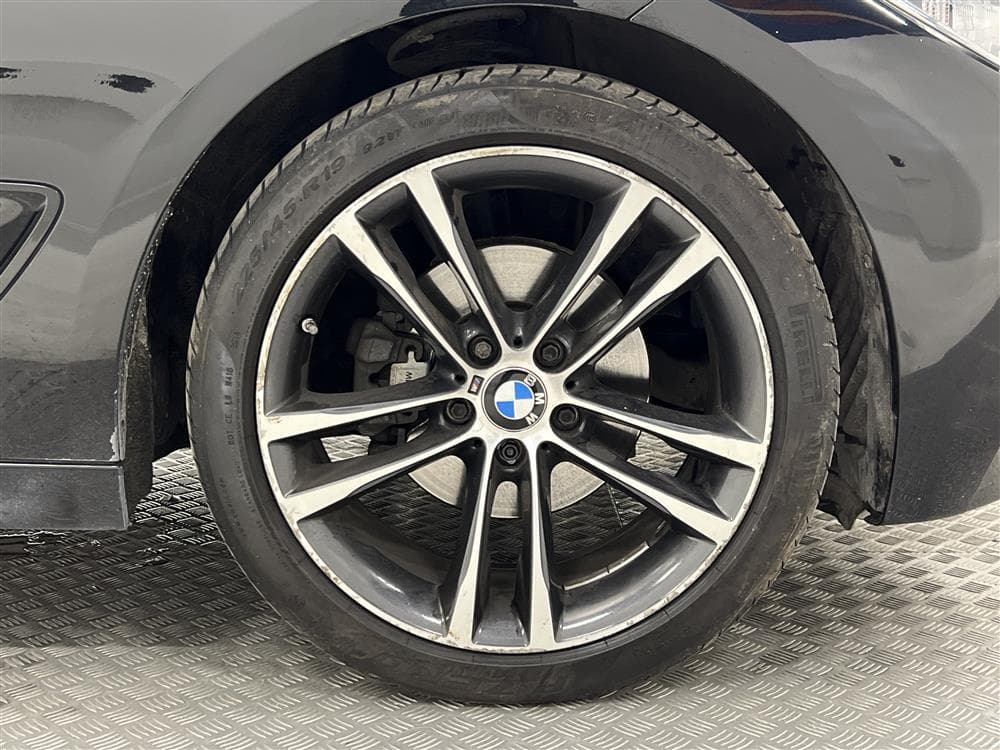 BMW 320d GT xDrive 184hk M-Sport Navi B-kam Hi-Fi 0,51l/milinteriör