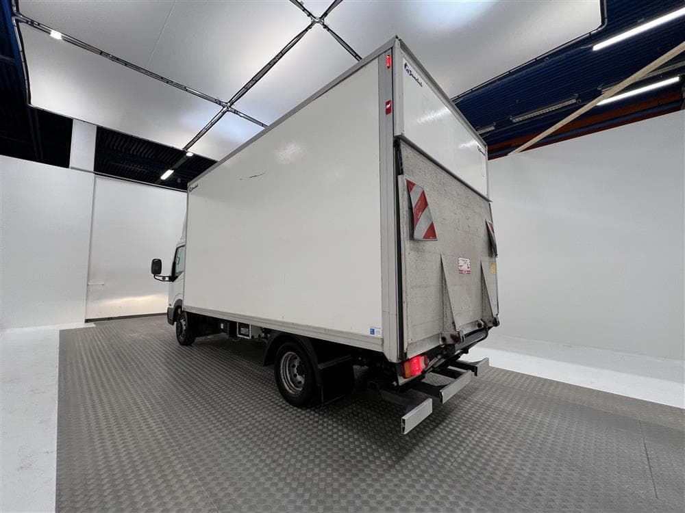 Nissan Cabstar F24 2.5 Bakgavellyft Sidodörr Moms 