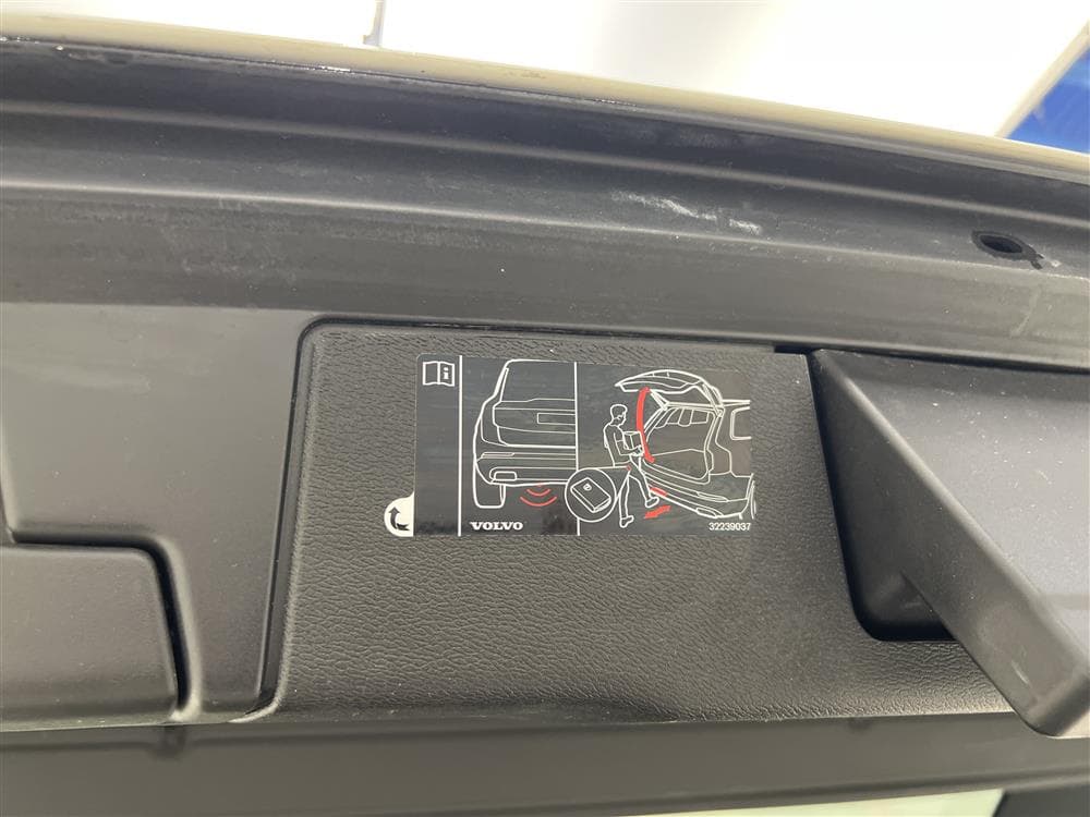 Volvo XC60 T5 250hk AWD R-Design P-Värm Navi B-Kam VoC H/Kinteriör