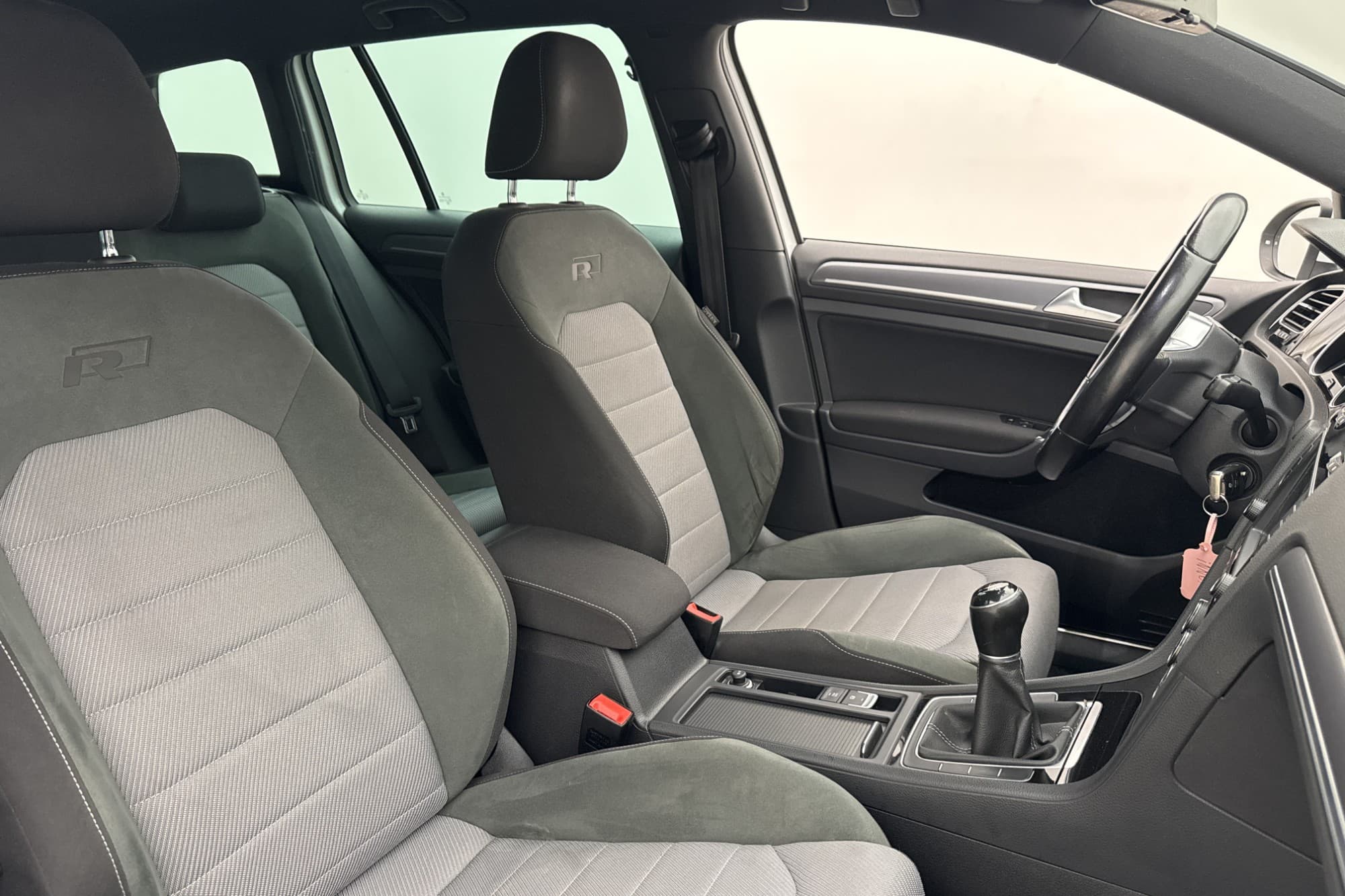 Volkswagen Golf Sportscombi 150hk R-Line Kamera CarPlay Drag